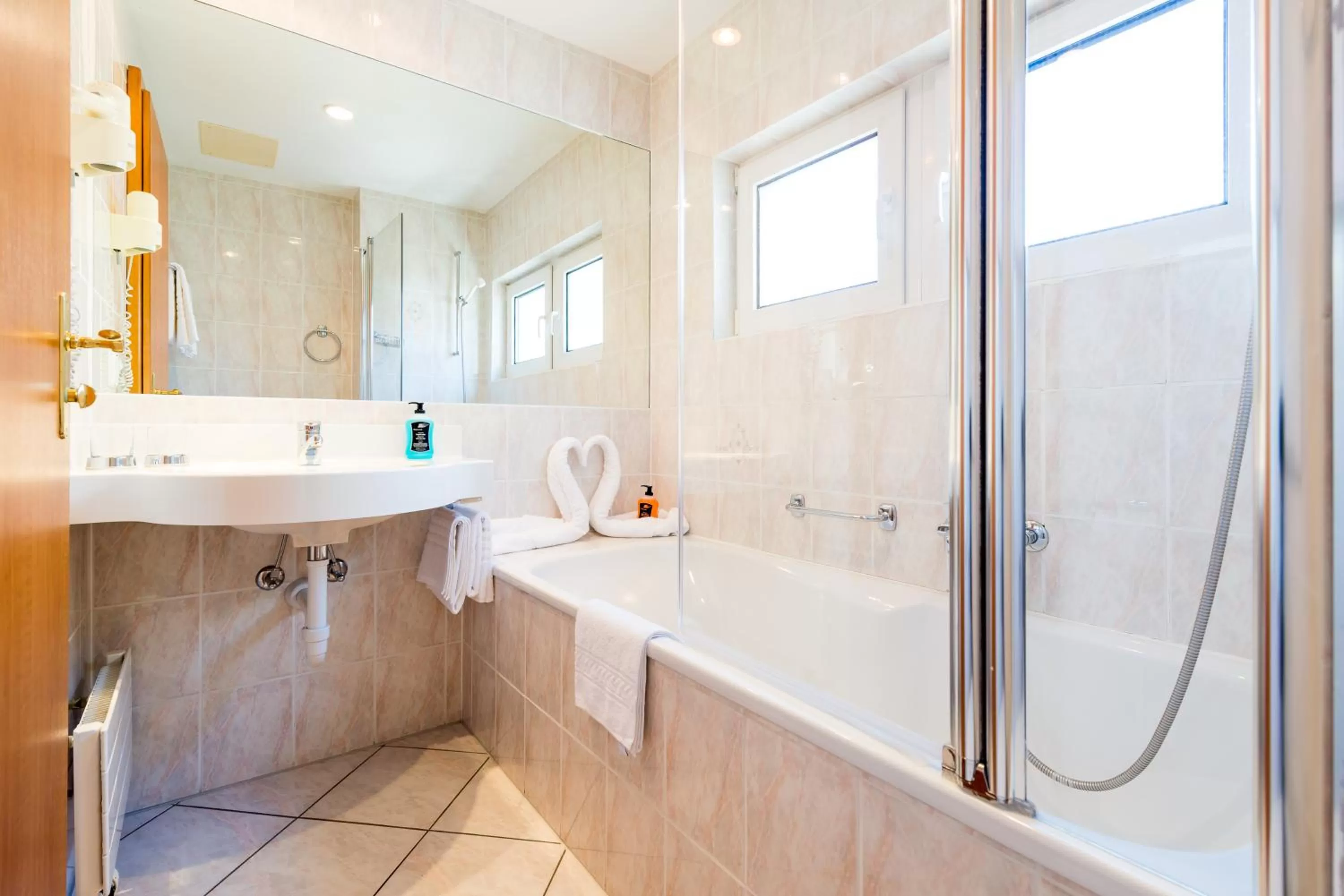 Bathroom in Hotel Alpenperle