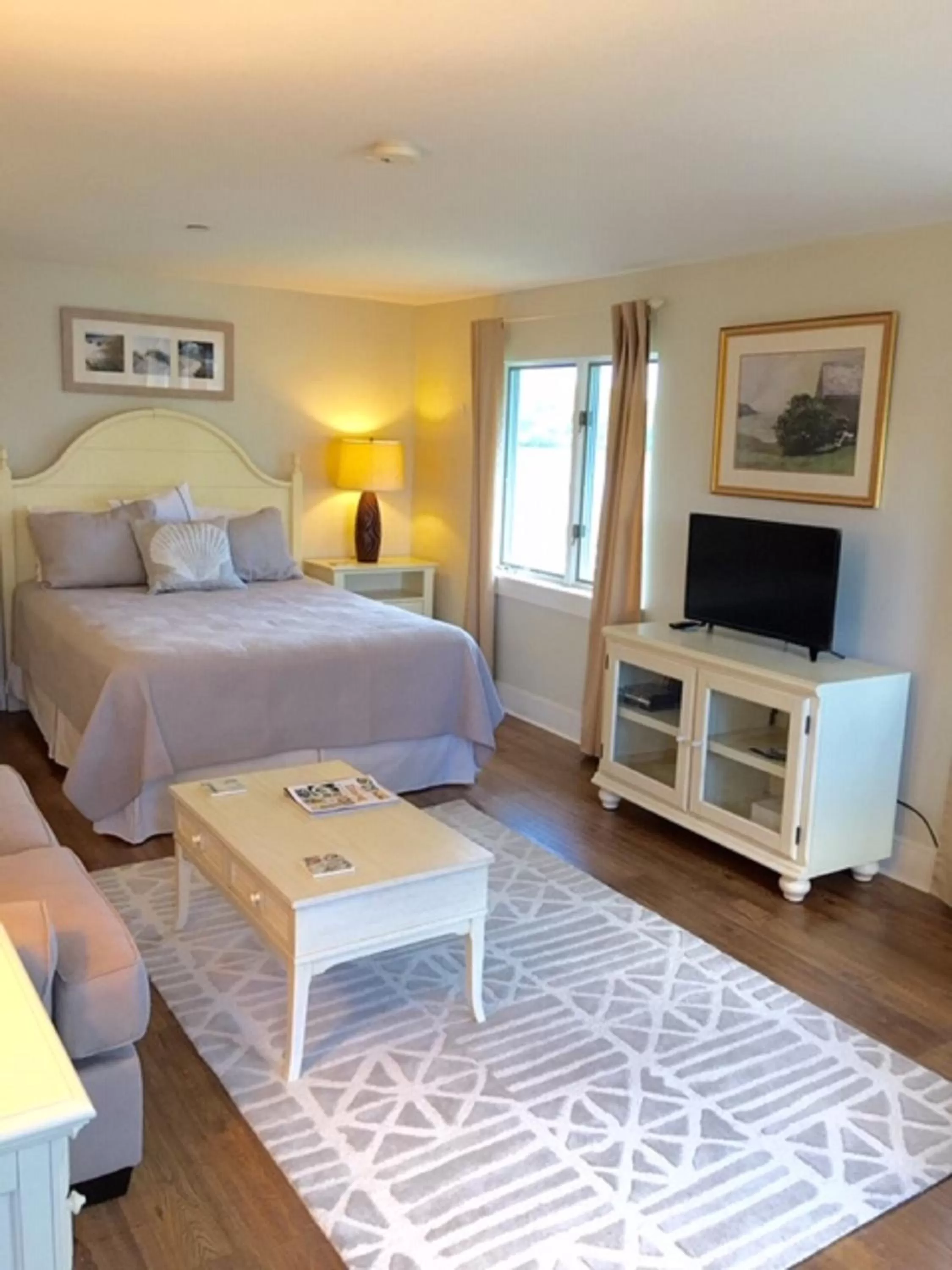 Bed in Sheepscot Harbour Village Resort