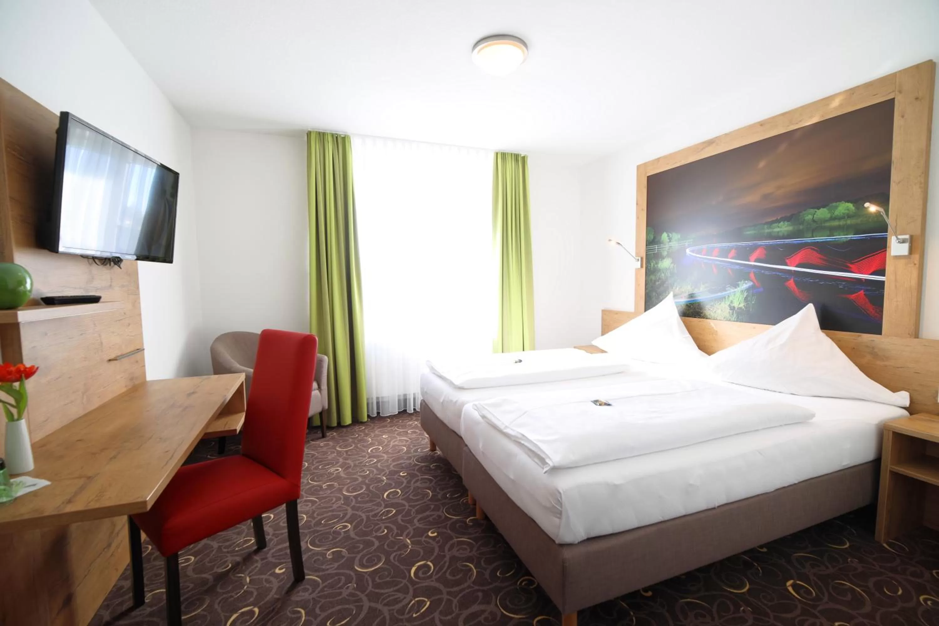 Bed in ALTE LINDE Landhotel & Restaurant