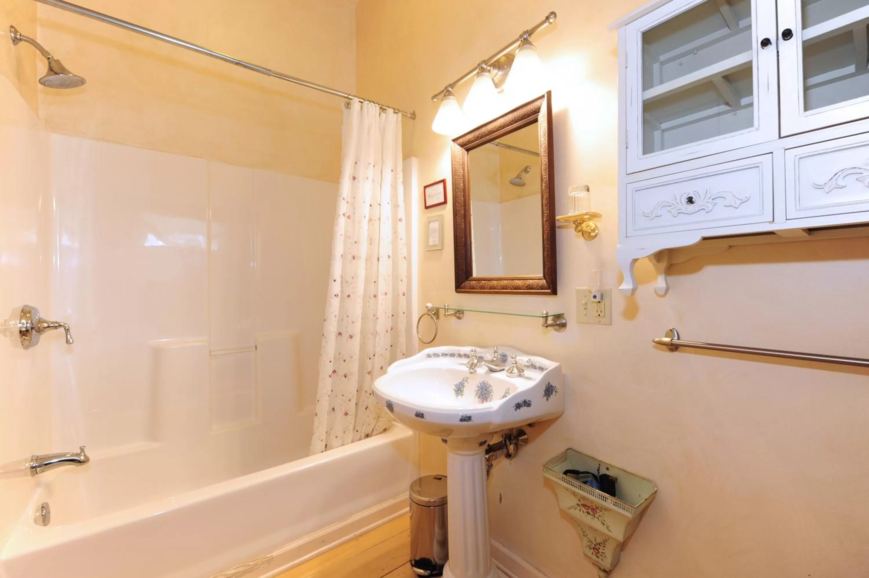 Bathroom in Wainwright Inn