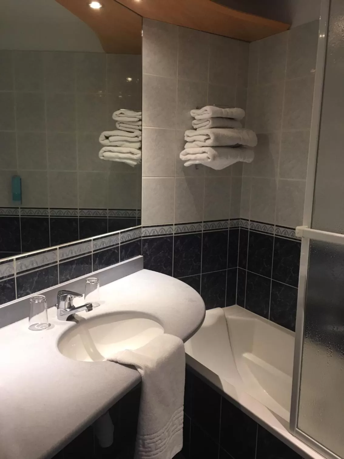 Bathroom in Best Western Le Pont d'Or