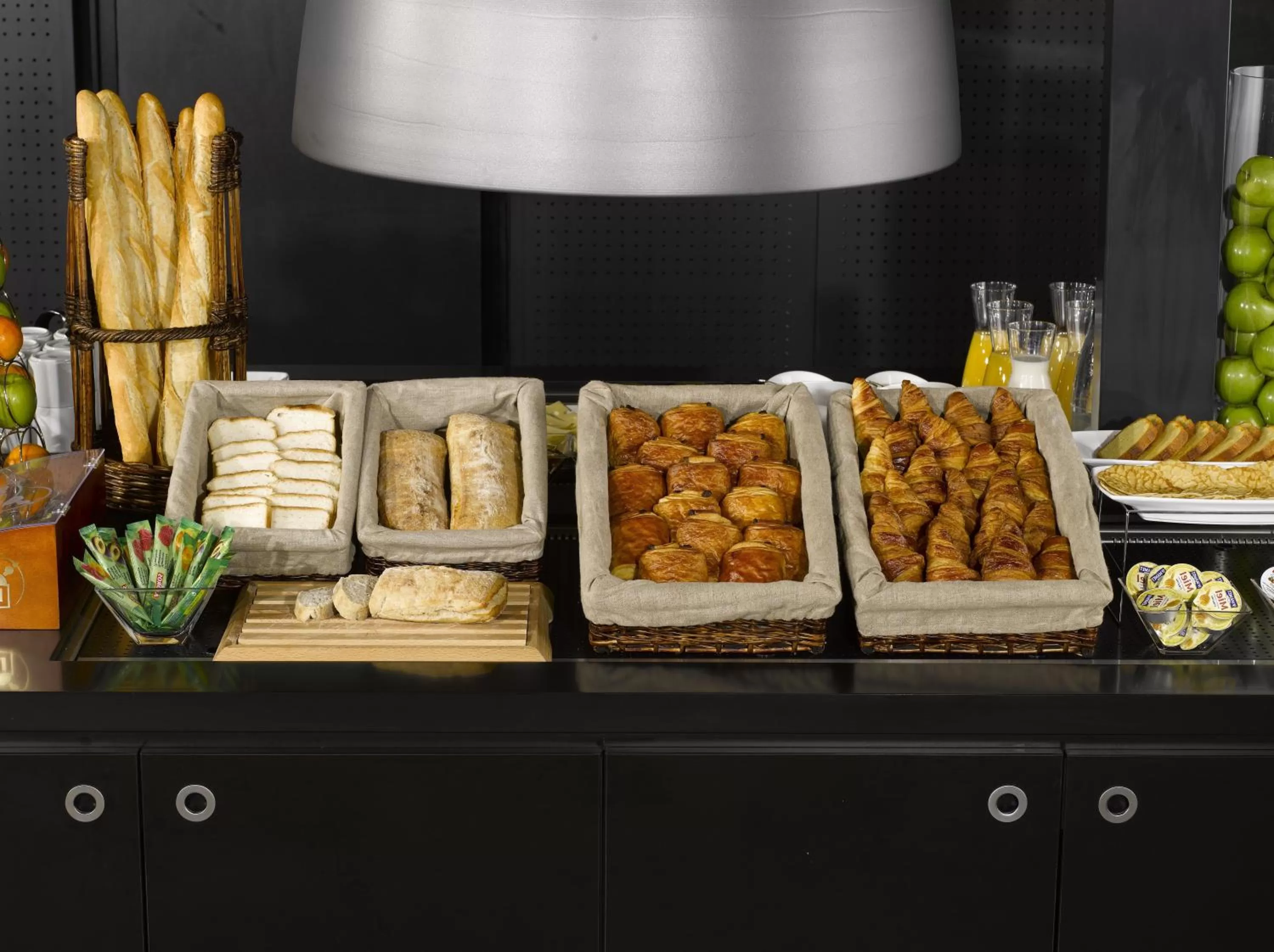 Restaurant/places to eat in Campanile Paris Ouest - Gennevilliers Barbanniers