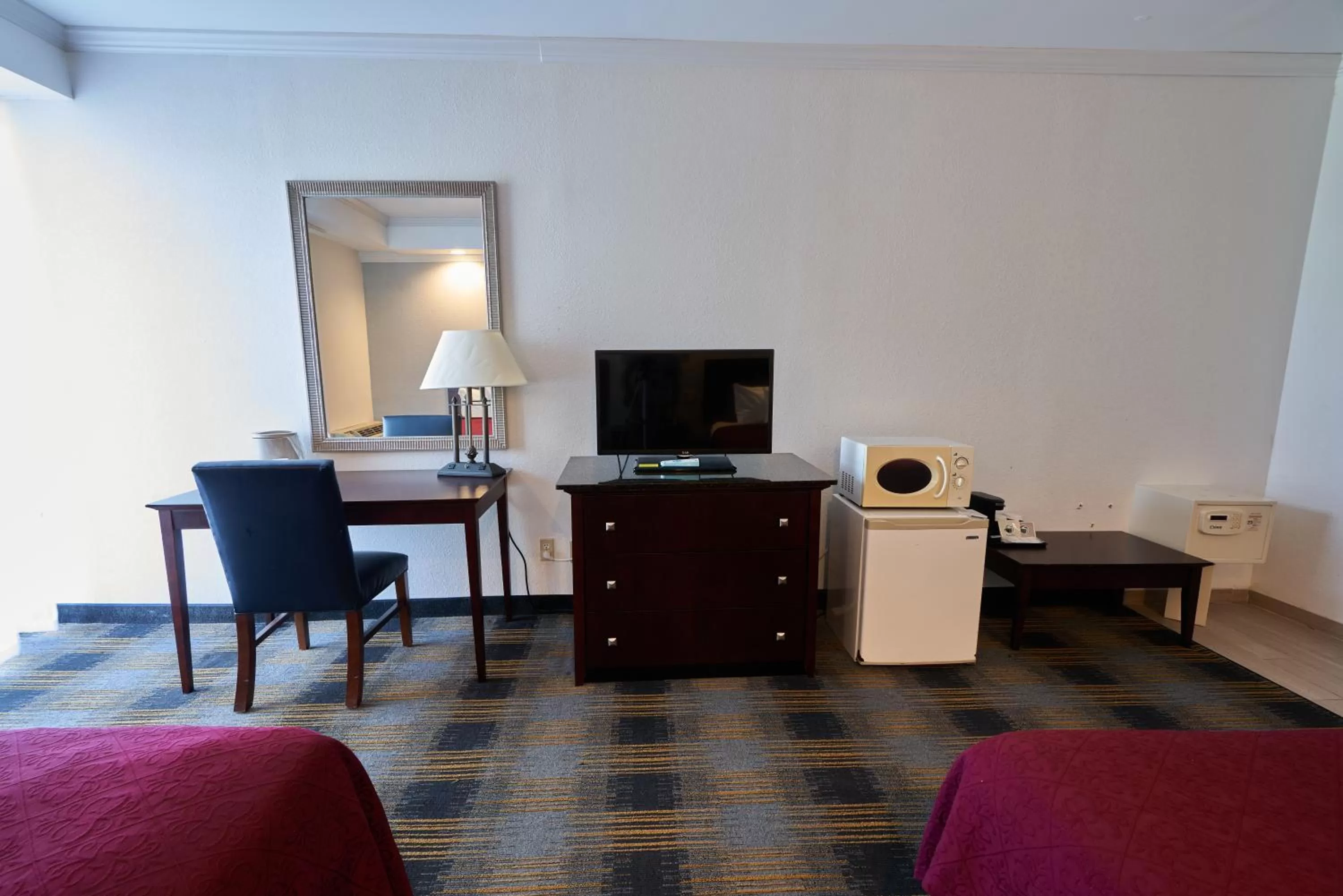 Riverview Inn & Suites