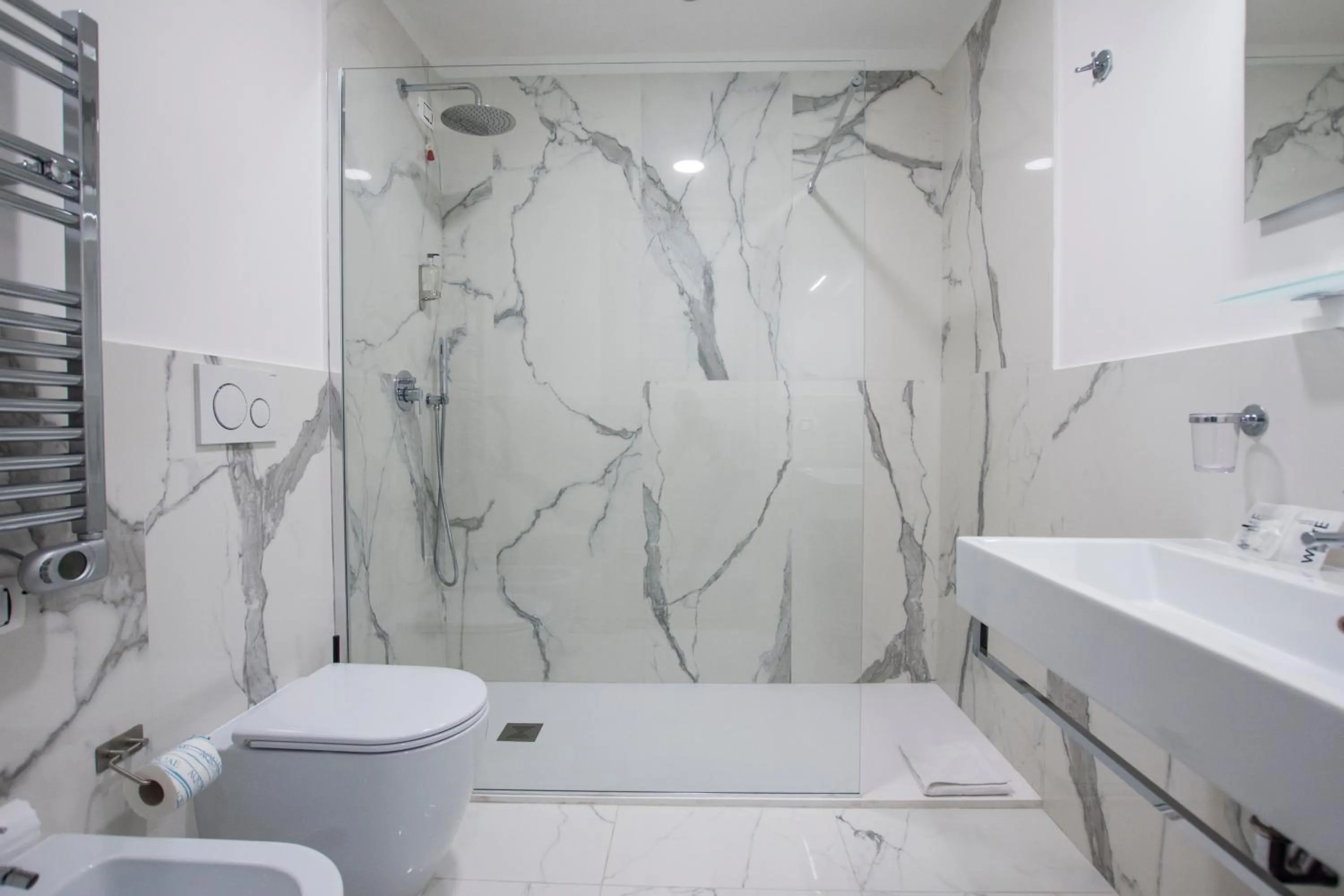 Bathroom in Regolo Rooms Vaticano