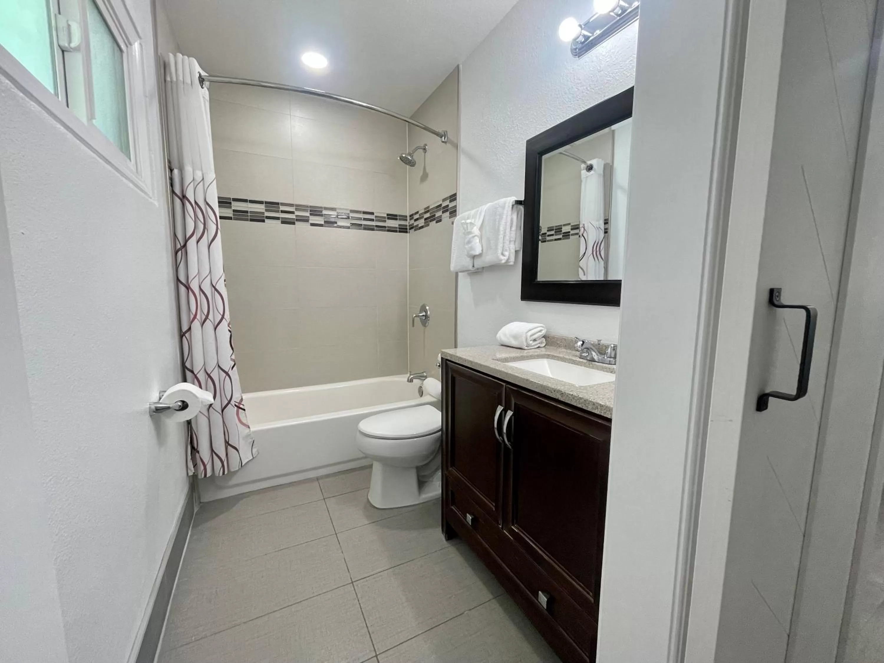 Bathroom in Budget Inn