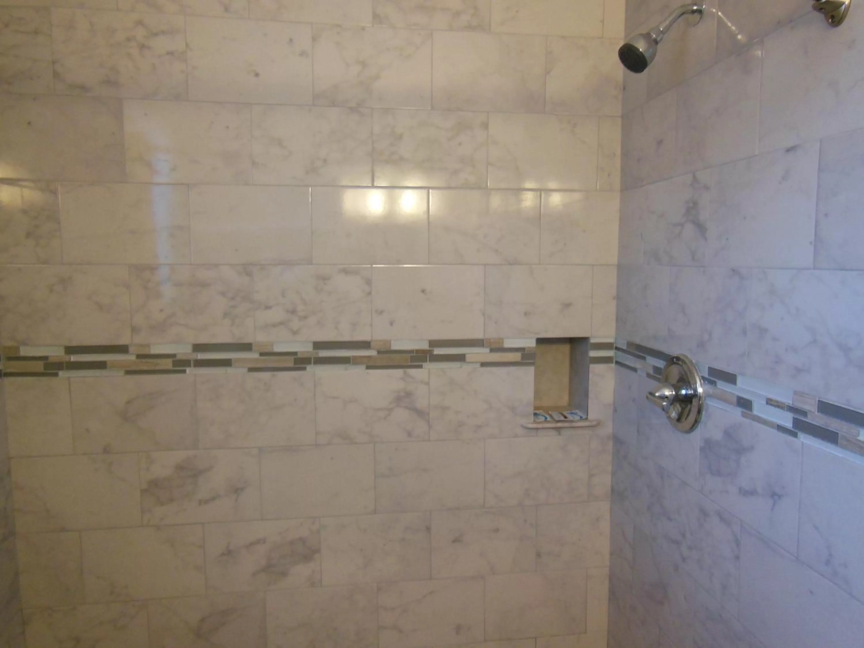 Shower in Budget Inn - Saint Augustine