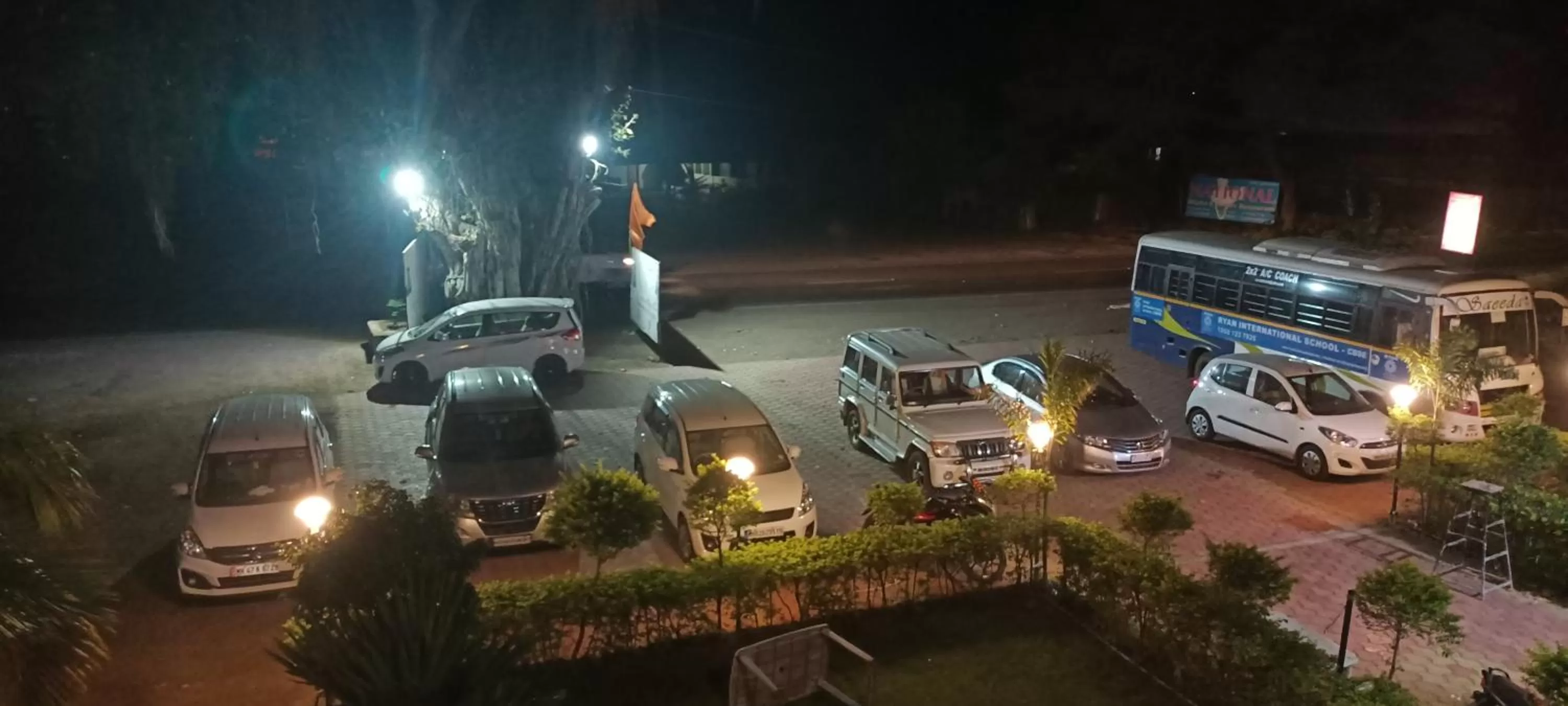 Hotel Nisarg Lodging And Restaurant