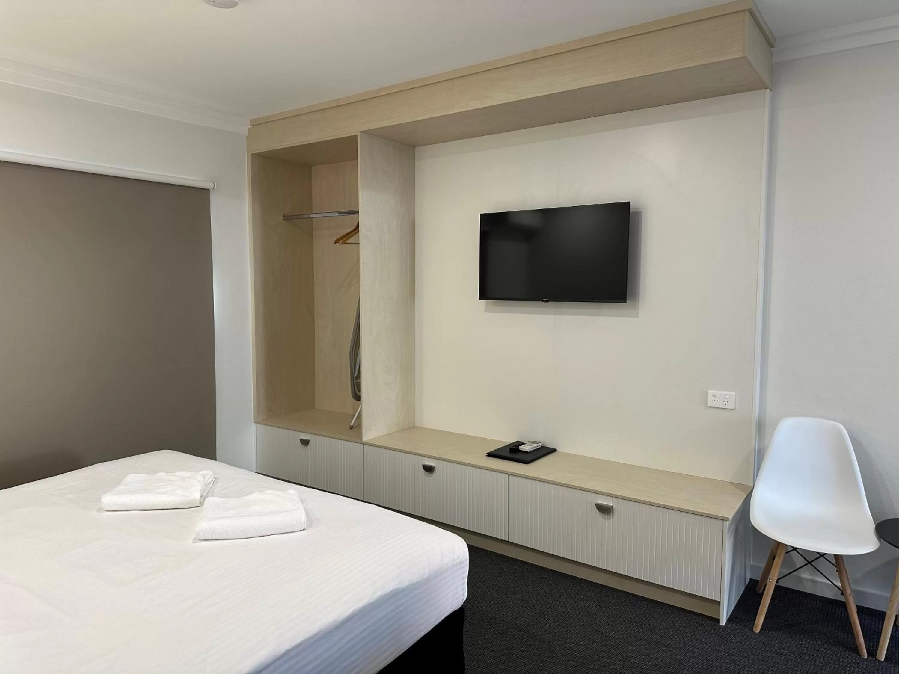 Photo of the whole room, Bed in Golf View Motel