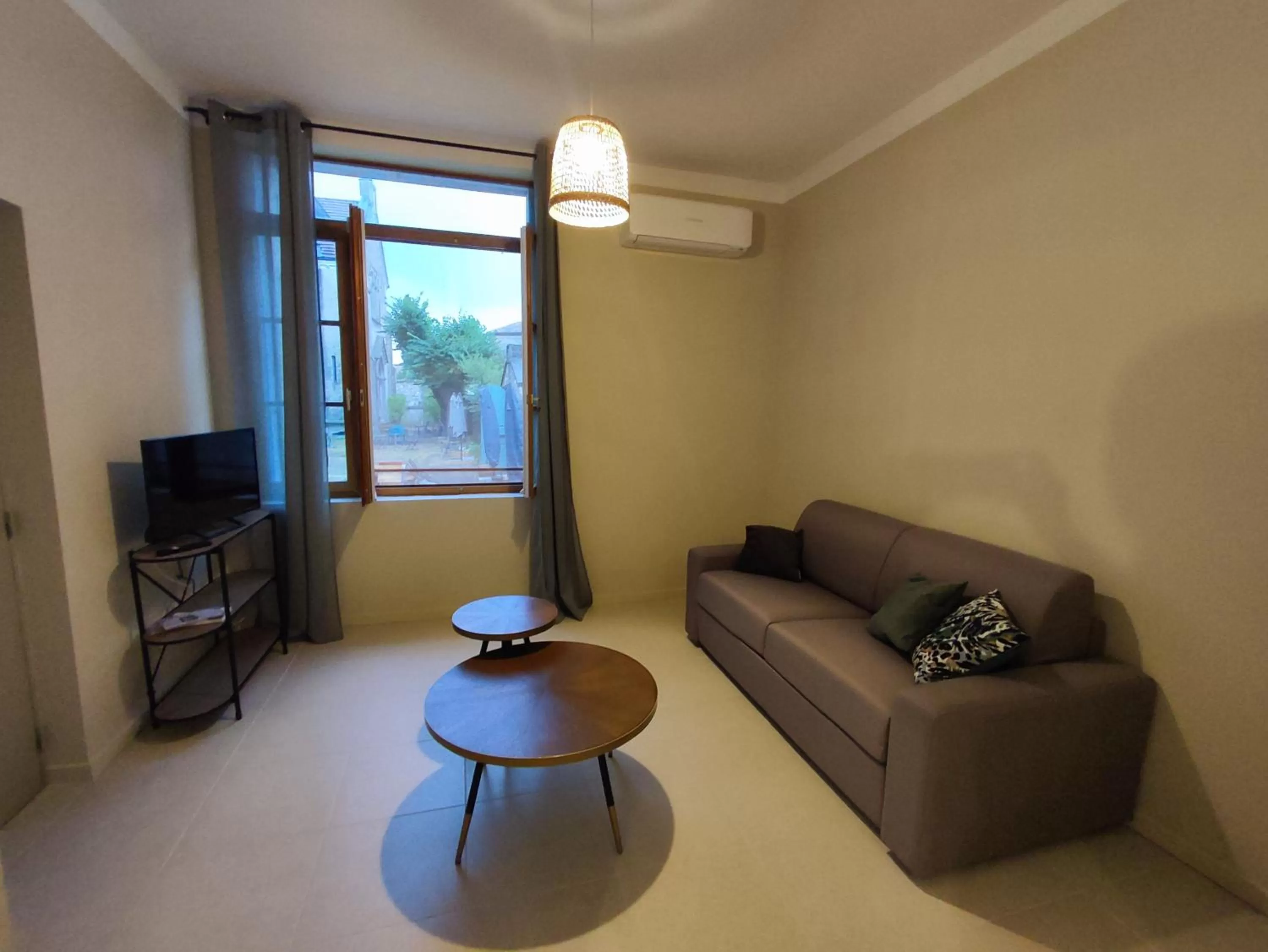 Living room in Gîte d'étape et de groupe du Clos Saint Roch