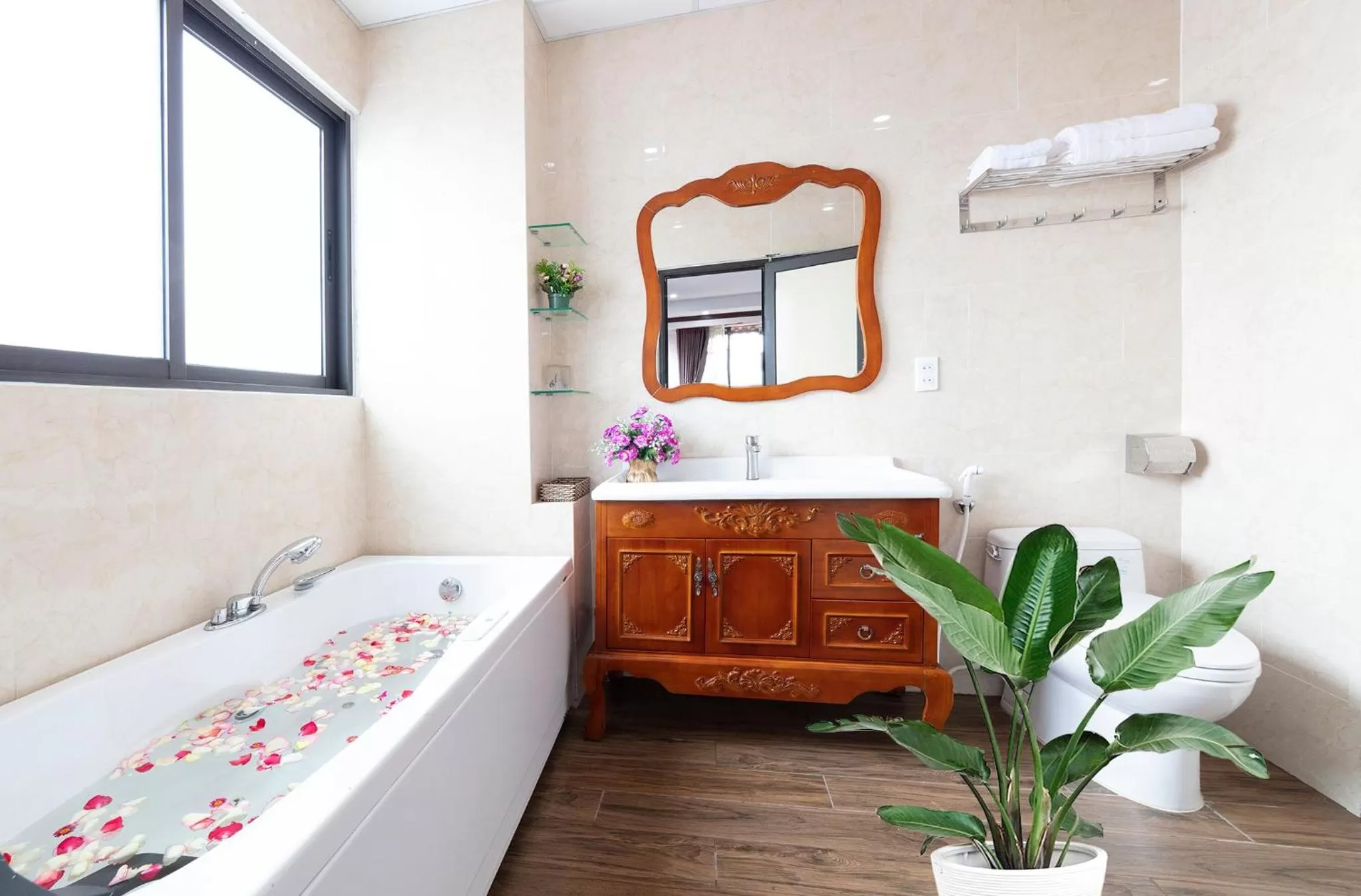 Bathroom in Khai Ngoc Hotel