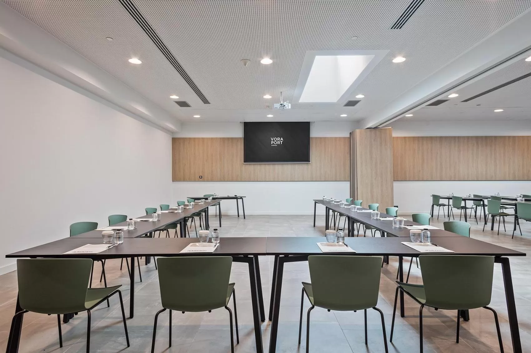 Business facilities in Acta Voraport