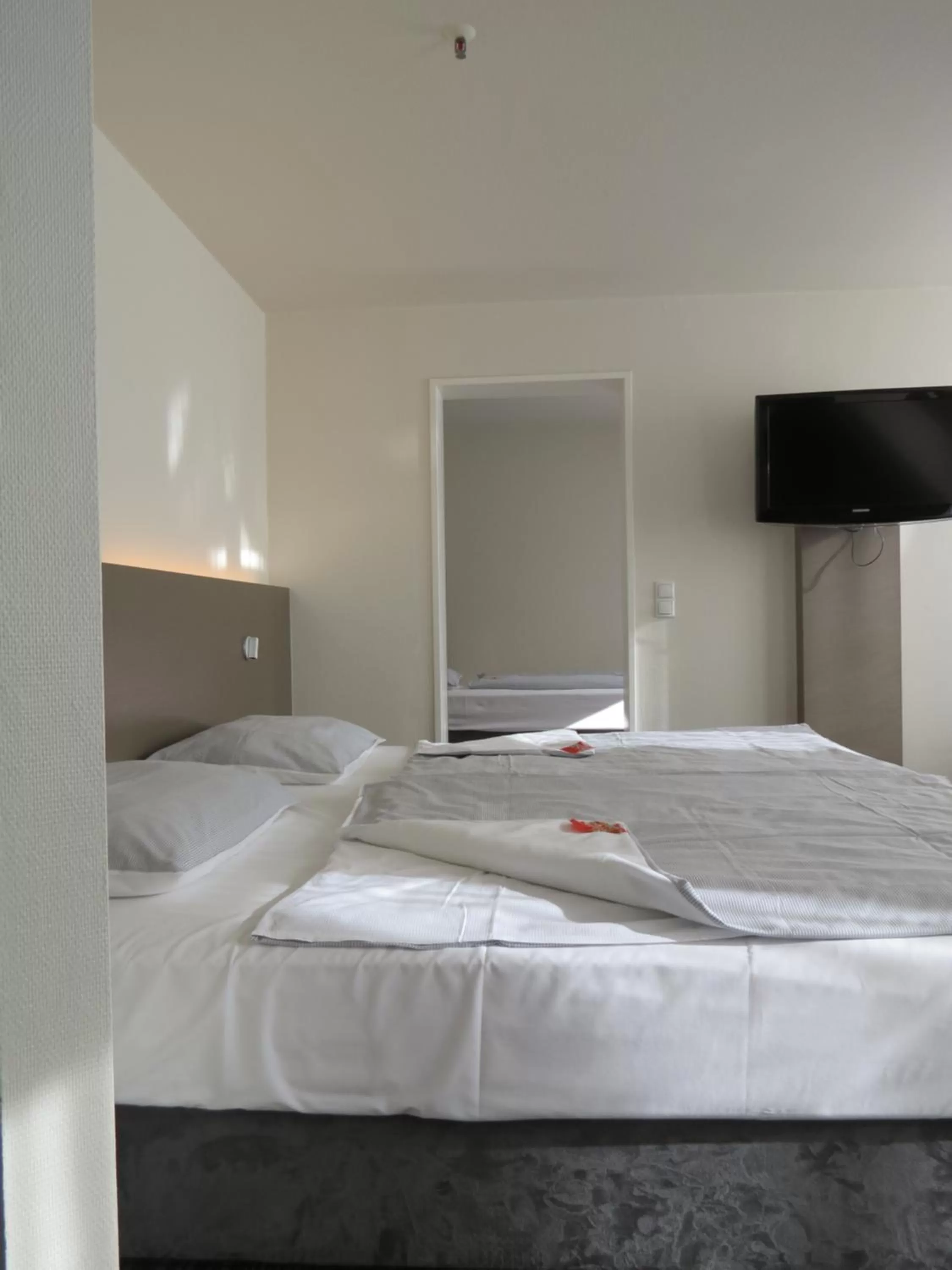 Bed in Comfor Hotel Ulm City