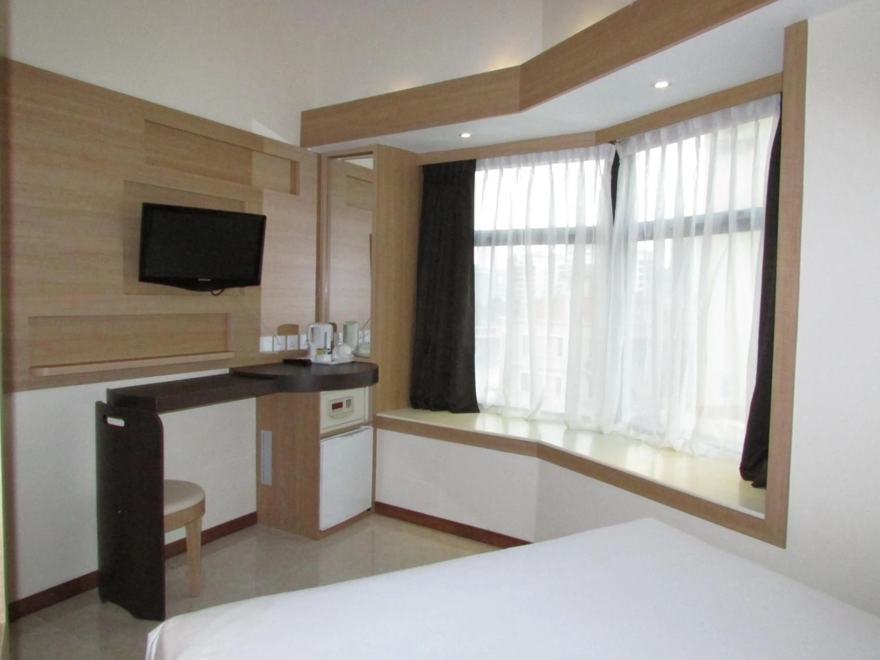 Bed, TV/Entertainment Center in Robertson Quay Hotel