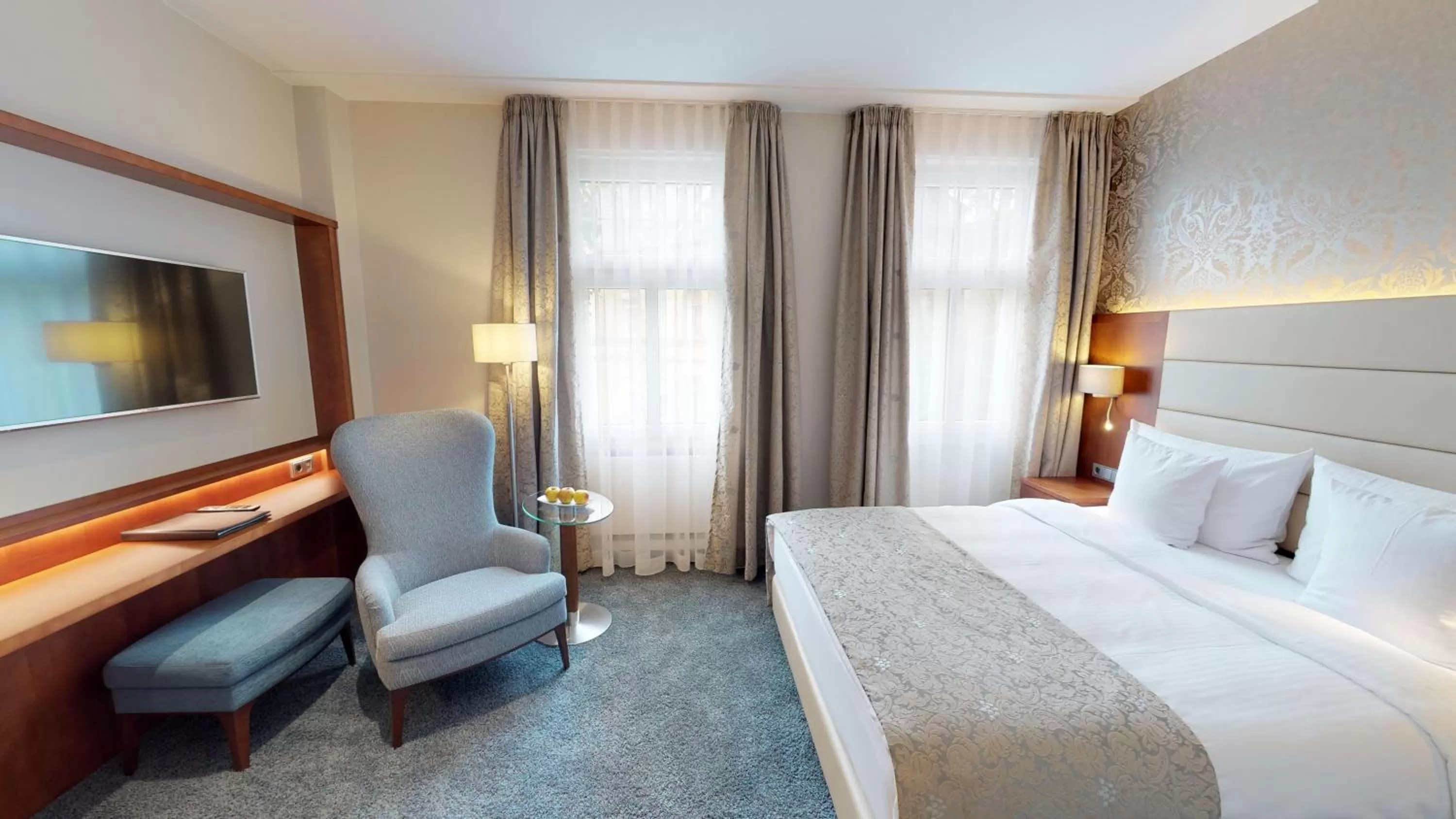 Photo of the whole room, Bed in Hotel Oranien Wiesbaden