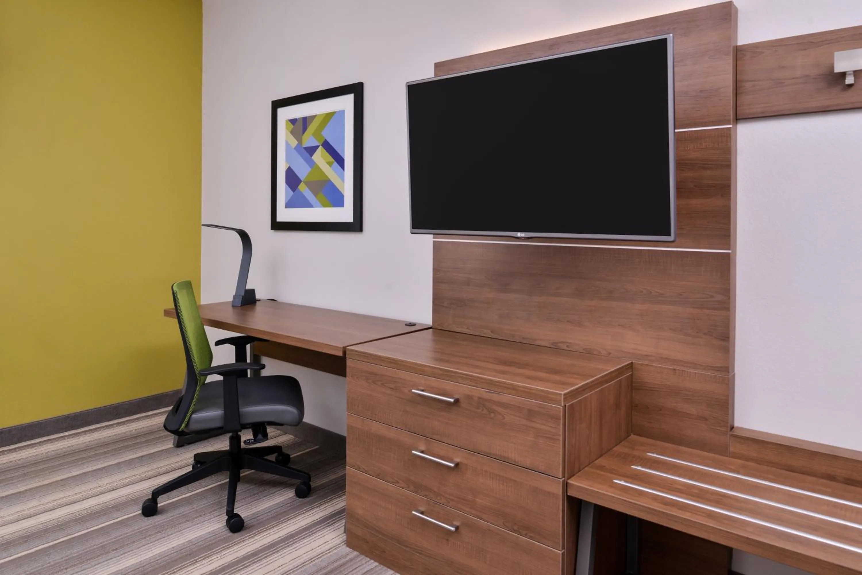 Photo of the whole room in Holiday Inn Express Hotel & Suites Elgin by IHG