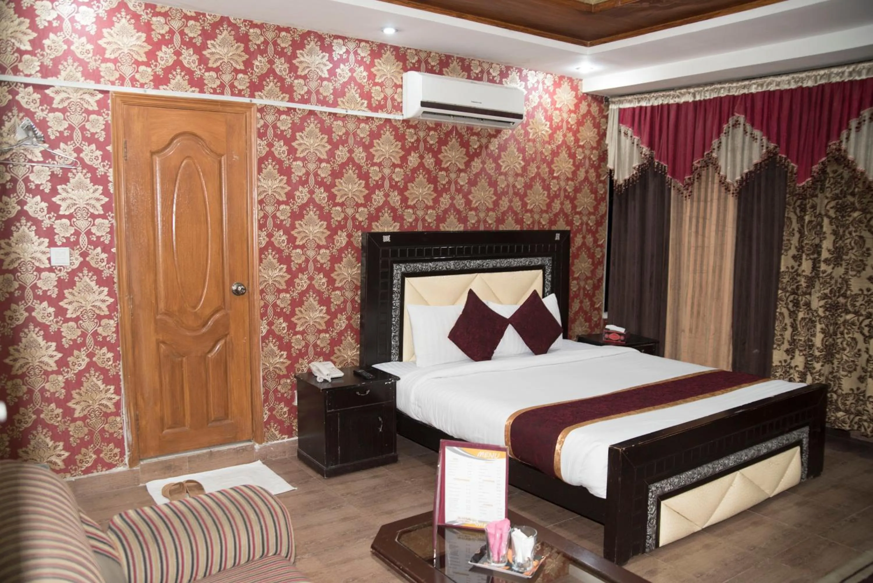 Photo of the whole room in Premier Inn Davis Road Lahore