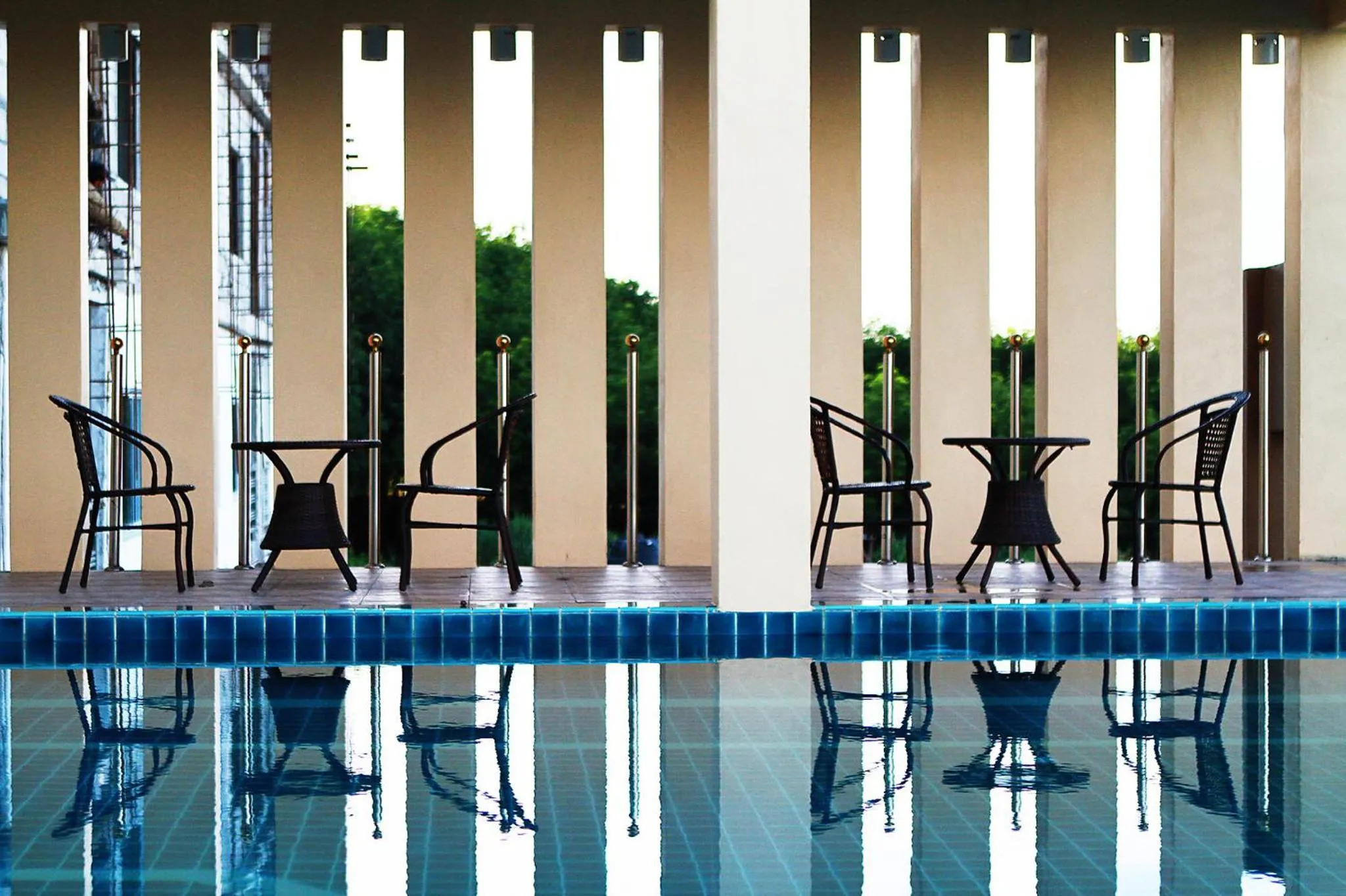 Swimming pool in The Contrast i Hotel