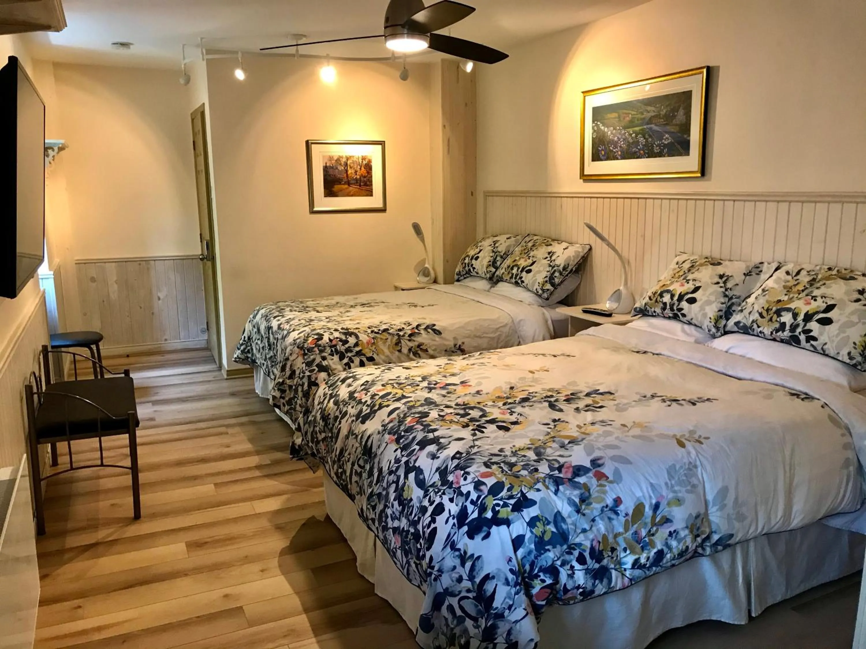 Bed in Auberge du Sault-à-la-Puce