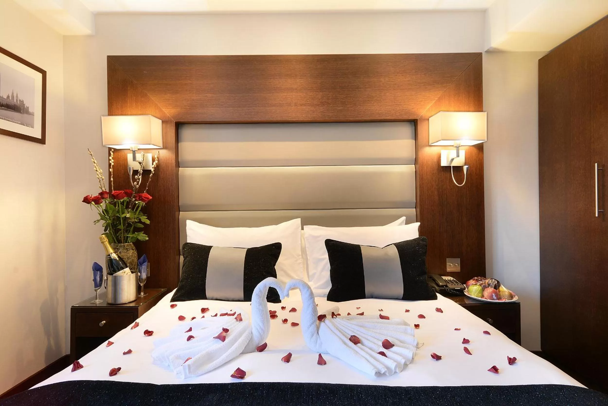 Bedroom, Bed in Park Grand London Lancaster Gate