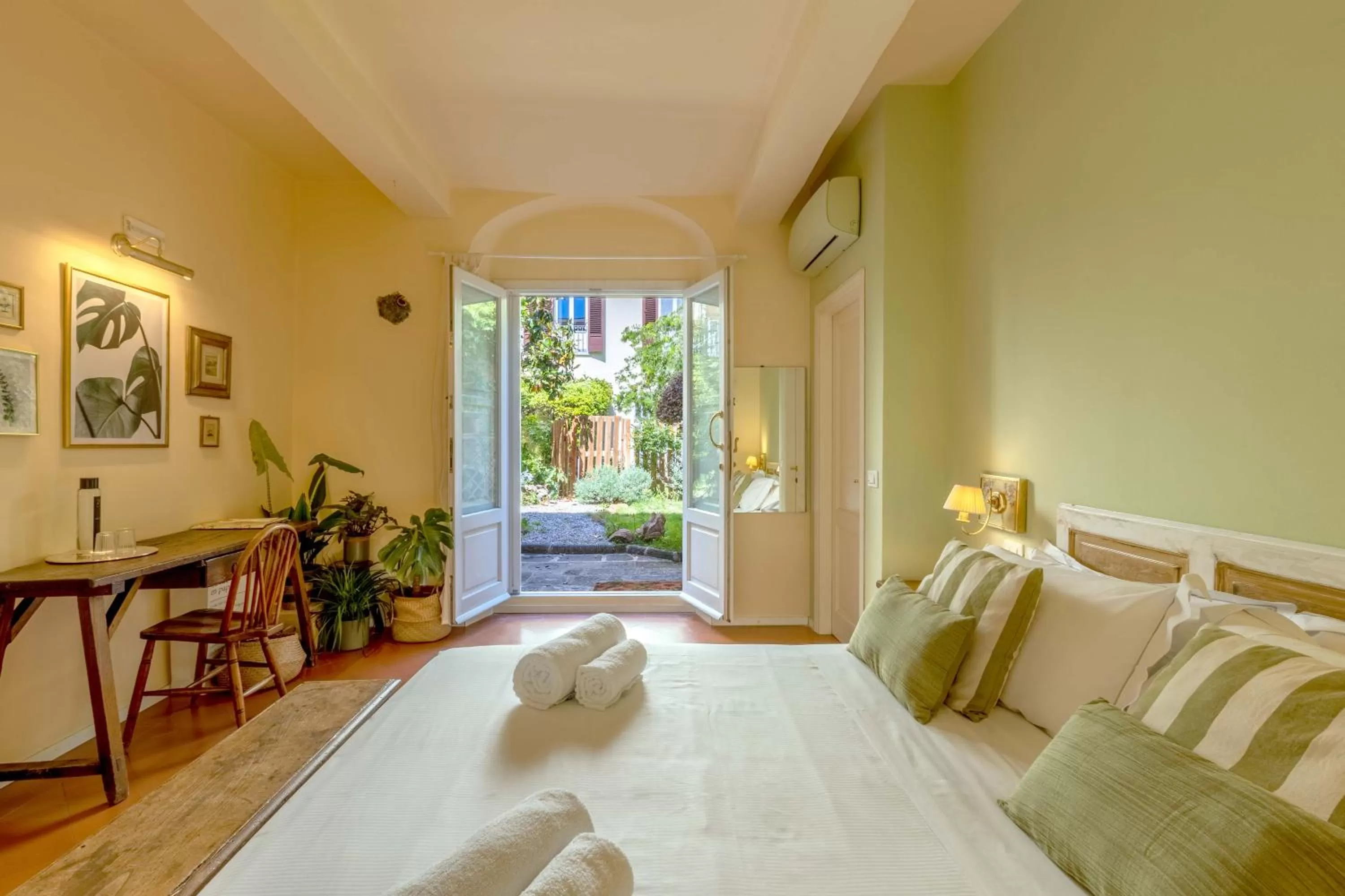 Bedroom, Bed in Secret Garden Firenze B&B