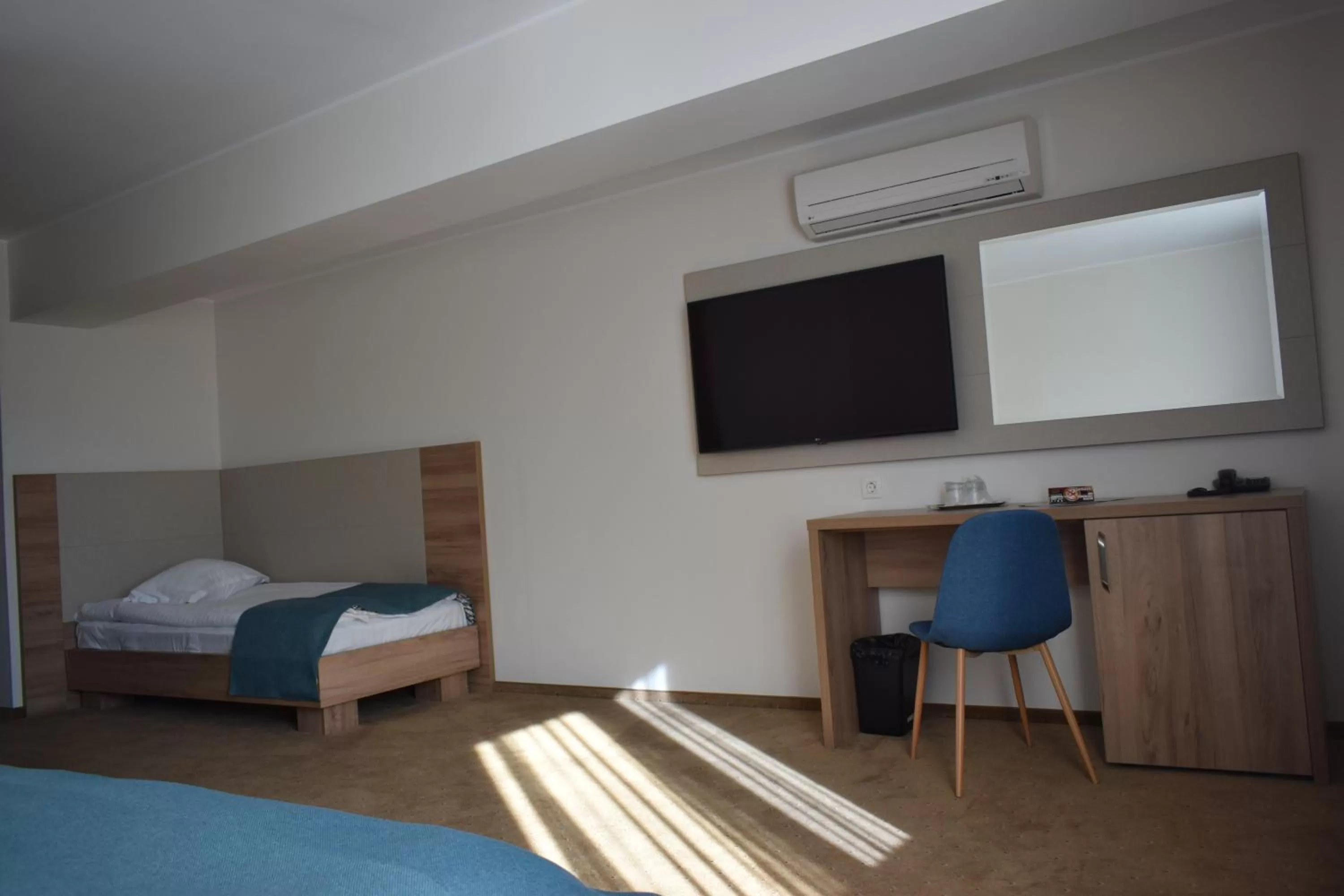 Photo of the whole room, Bed in Hotel Regal