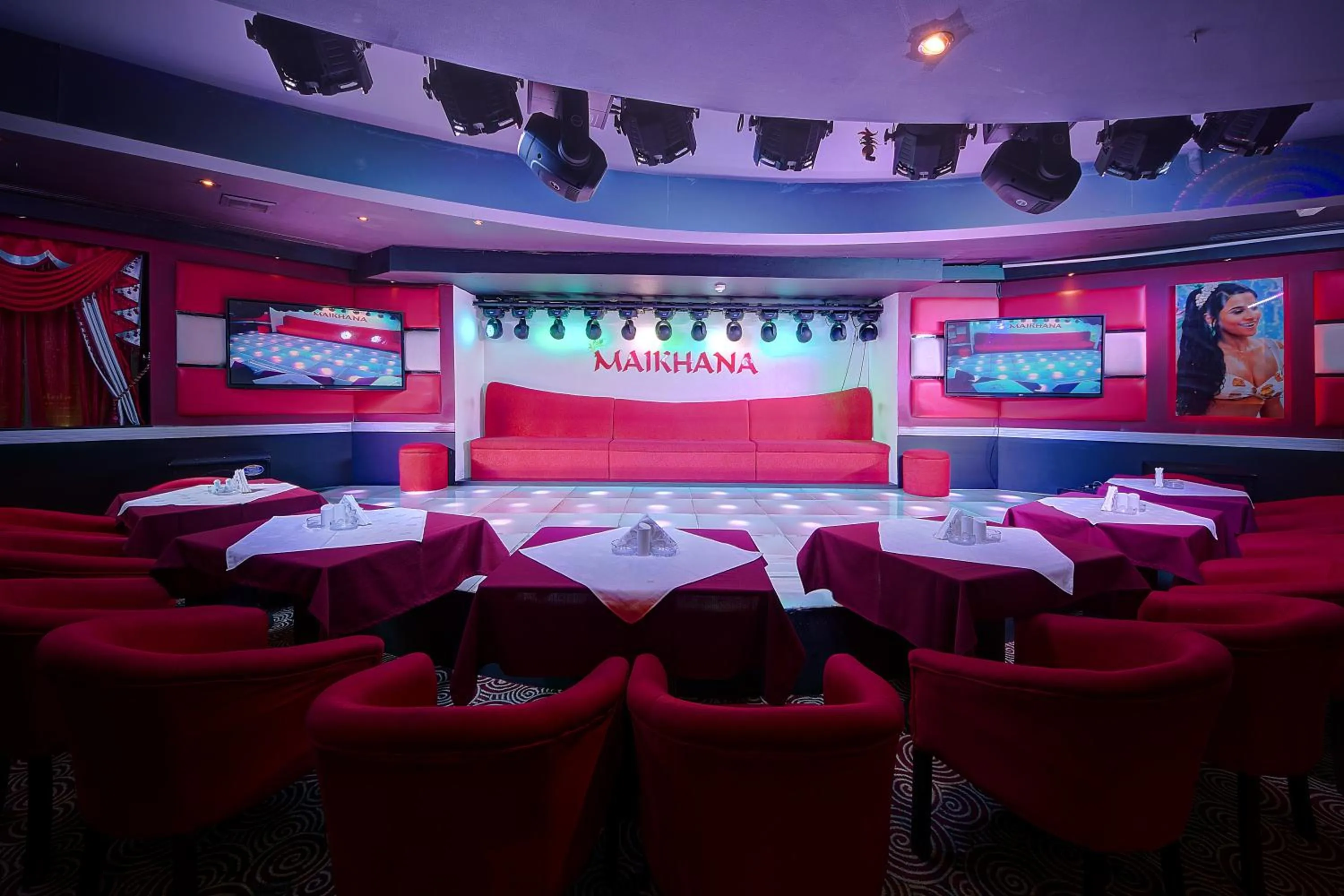 Restaurant/places to eat in Ascot Hotel