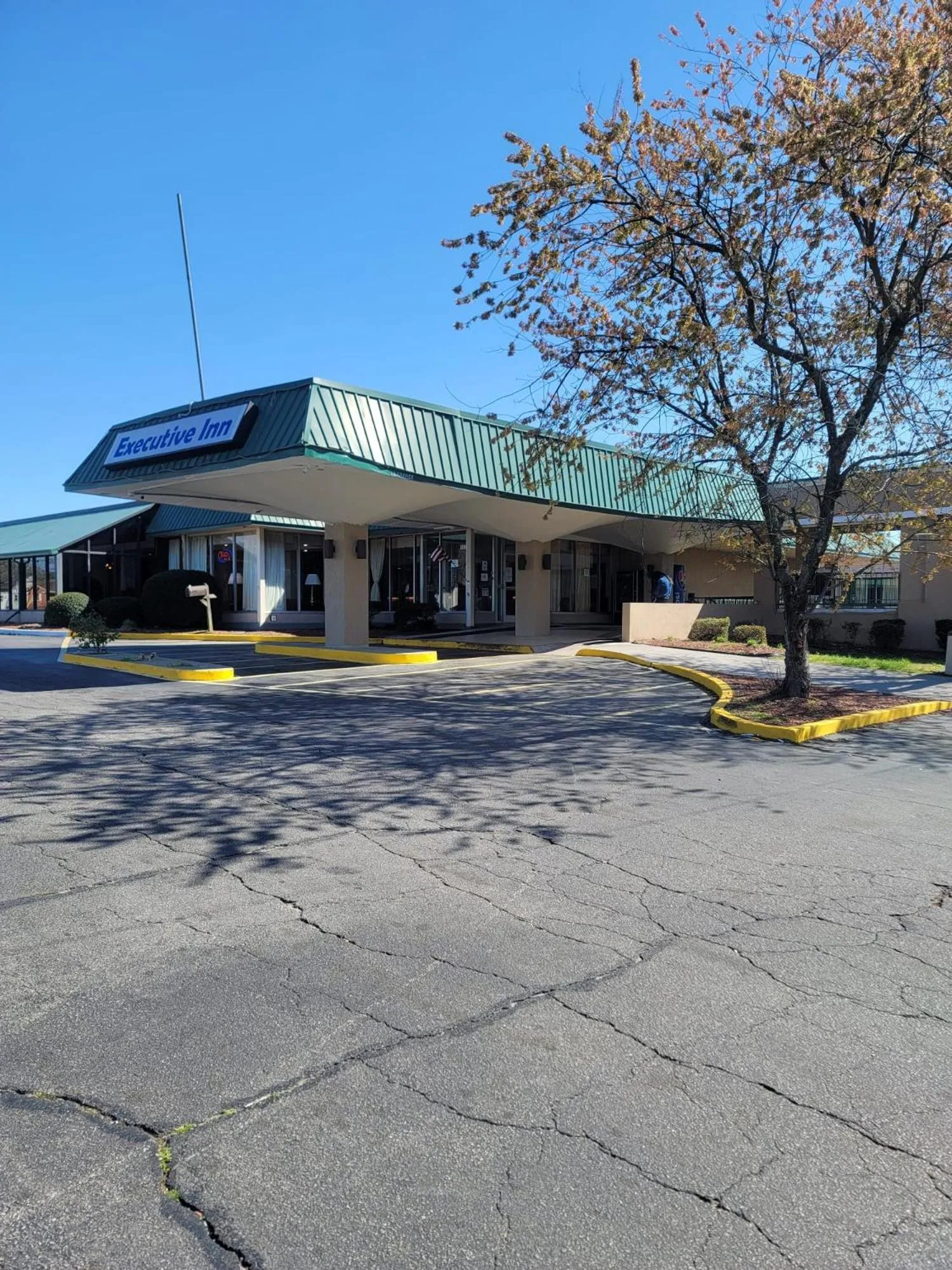 Property Building in 121 Motel Henderson