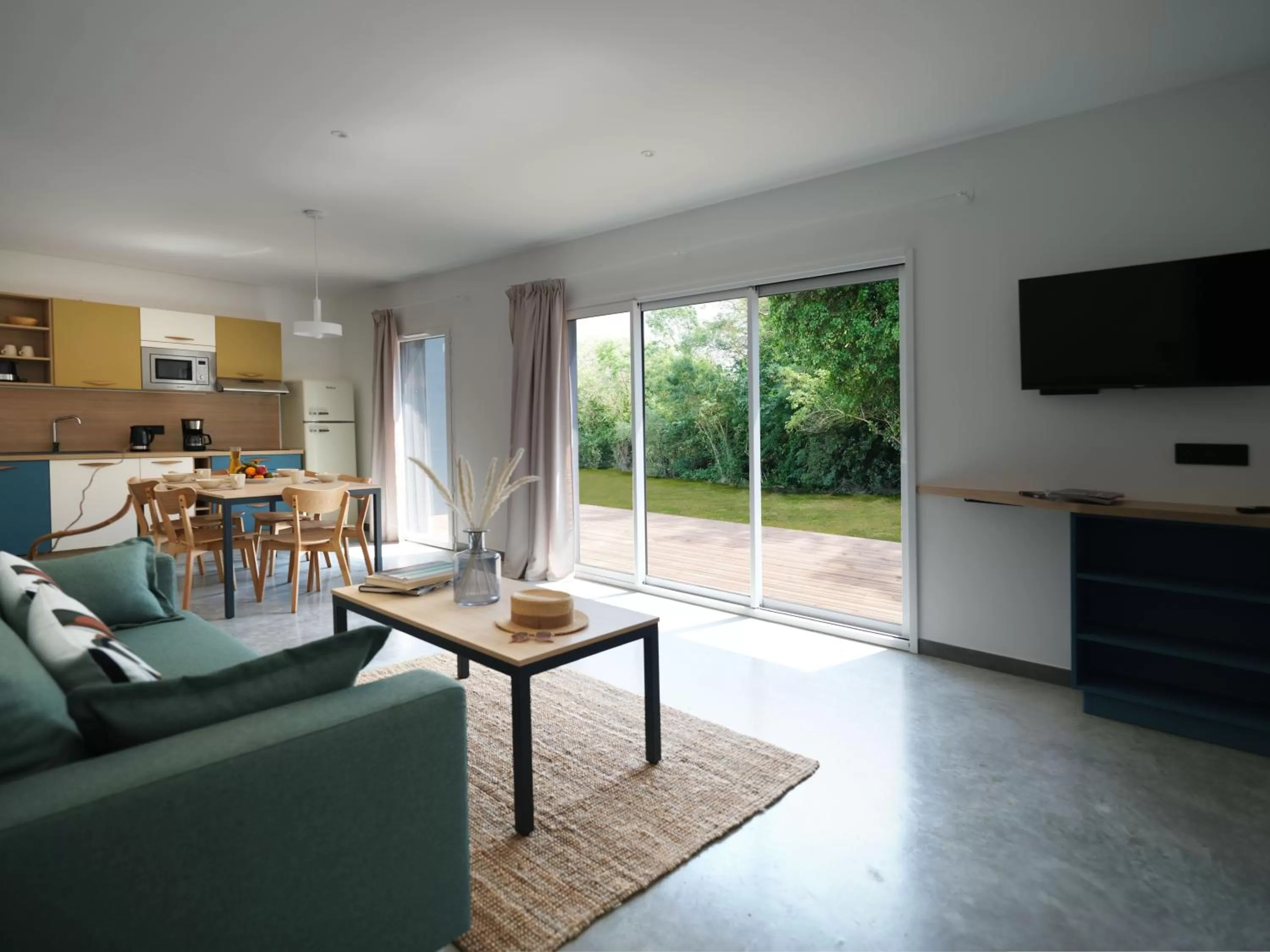 Patio, Seating Area in Côté Océan Resort
