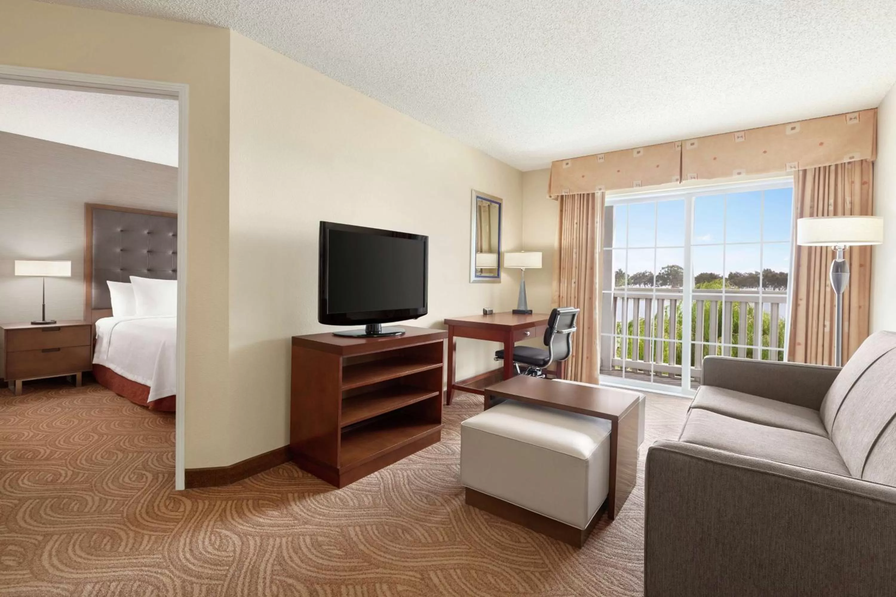 Living room, Bed in Homewood Suites by Hilton - Oakland Waterfront