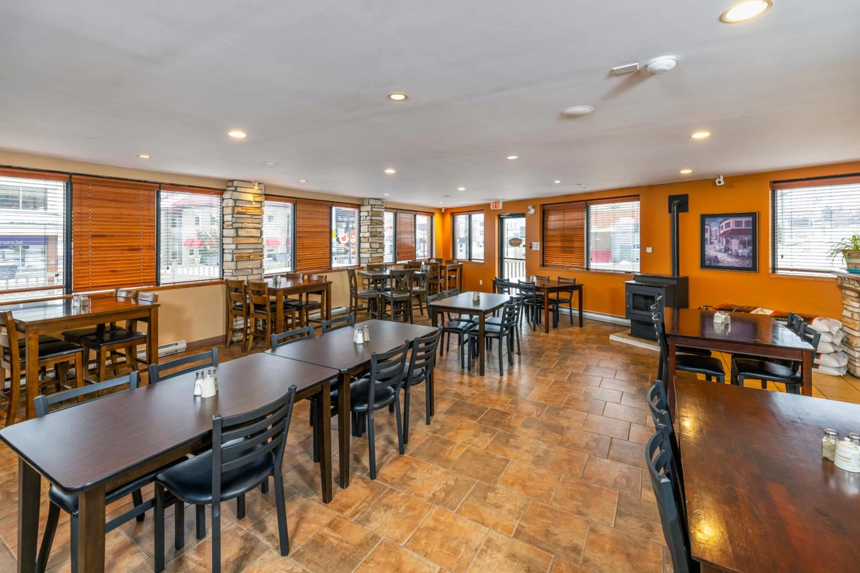 Restaurant/places to eat in Econo Lodge Miramichi