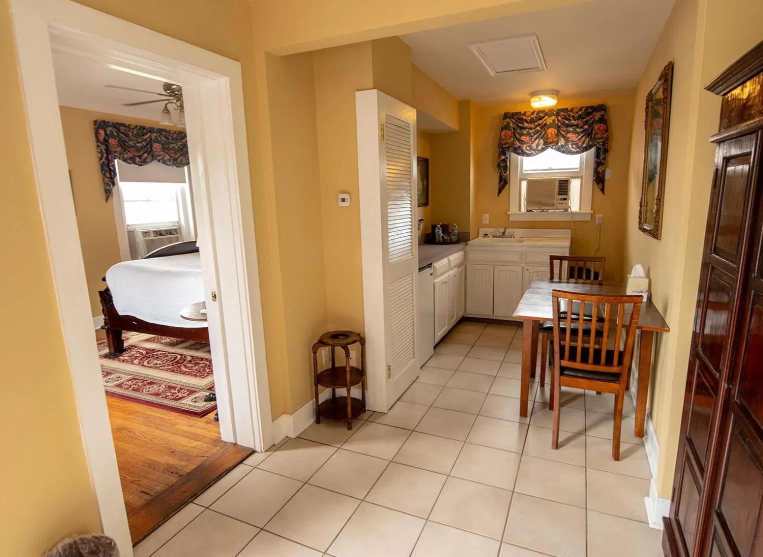 Bed in Casablanca Inn on the Bay