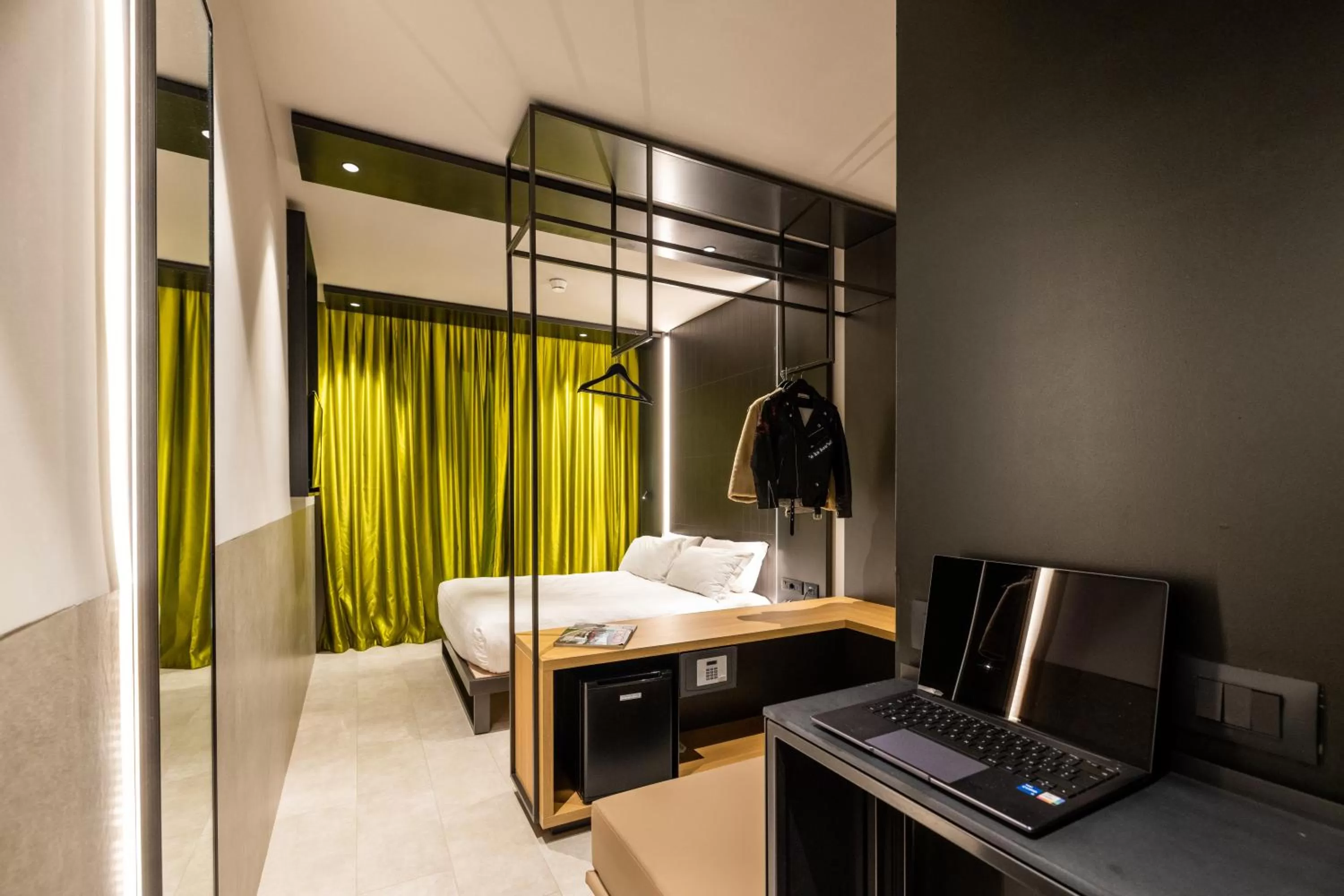 Bedroom, Bed in Smart Hotel Central