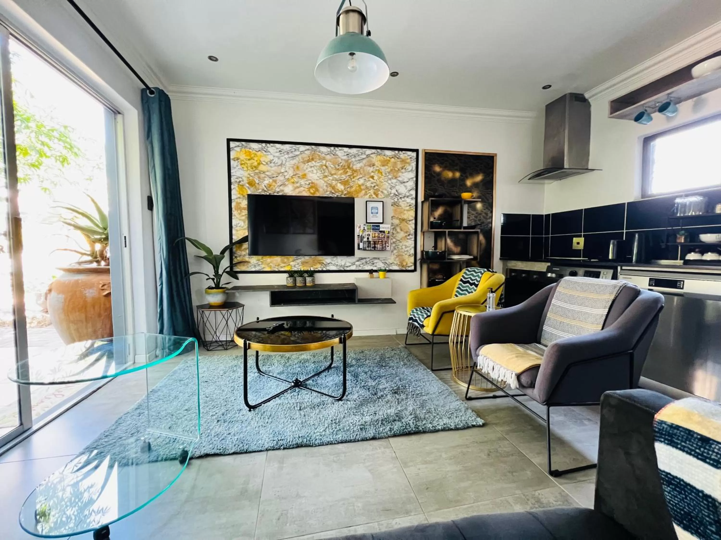 Seating Area in 24 On Basil Inventive suites