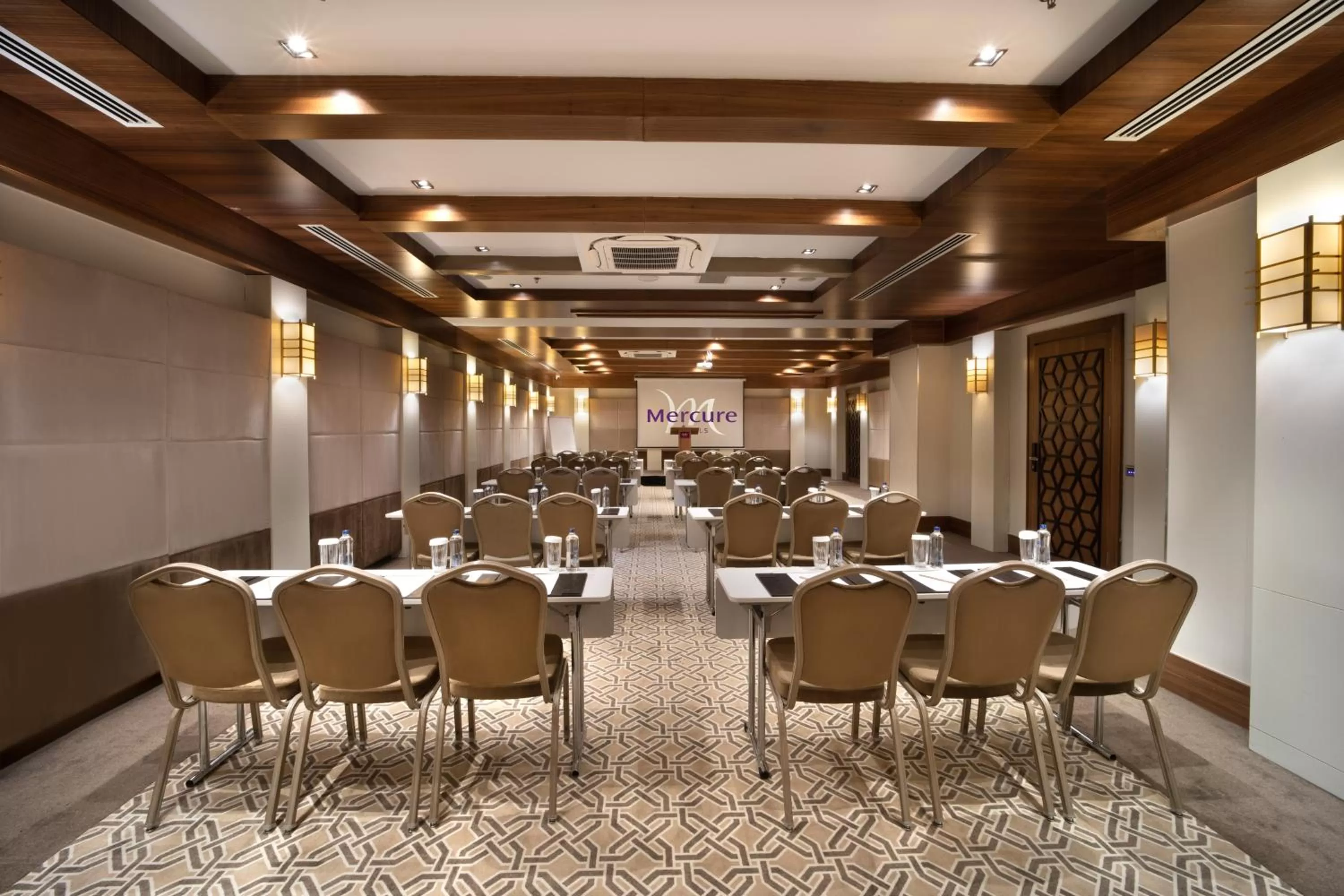 Meeting/conference room in Mercure Istanbul Bomonti