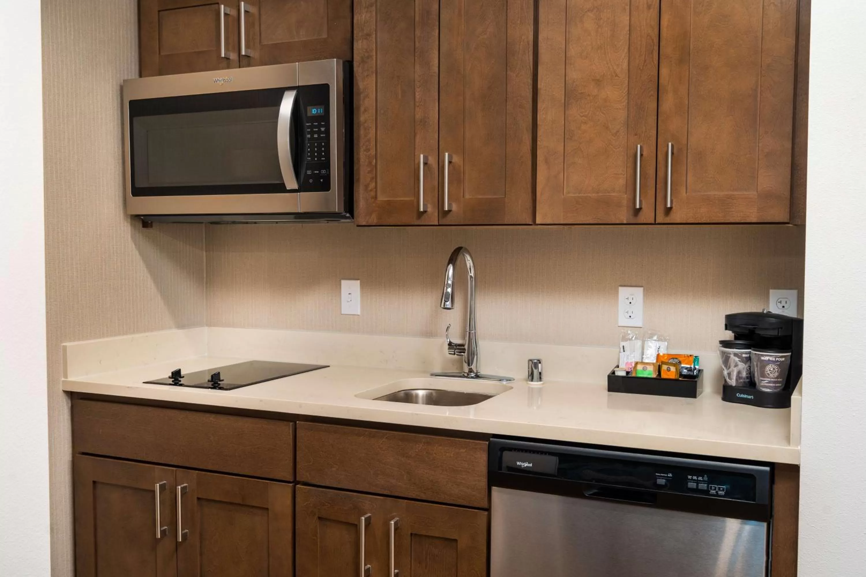 Kitchen or kitchenette in Homewood Suites By Hilton Rancho Cordova, Ca