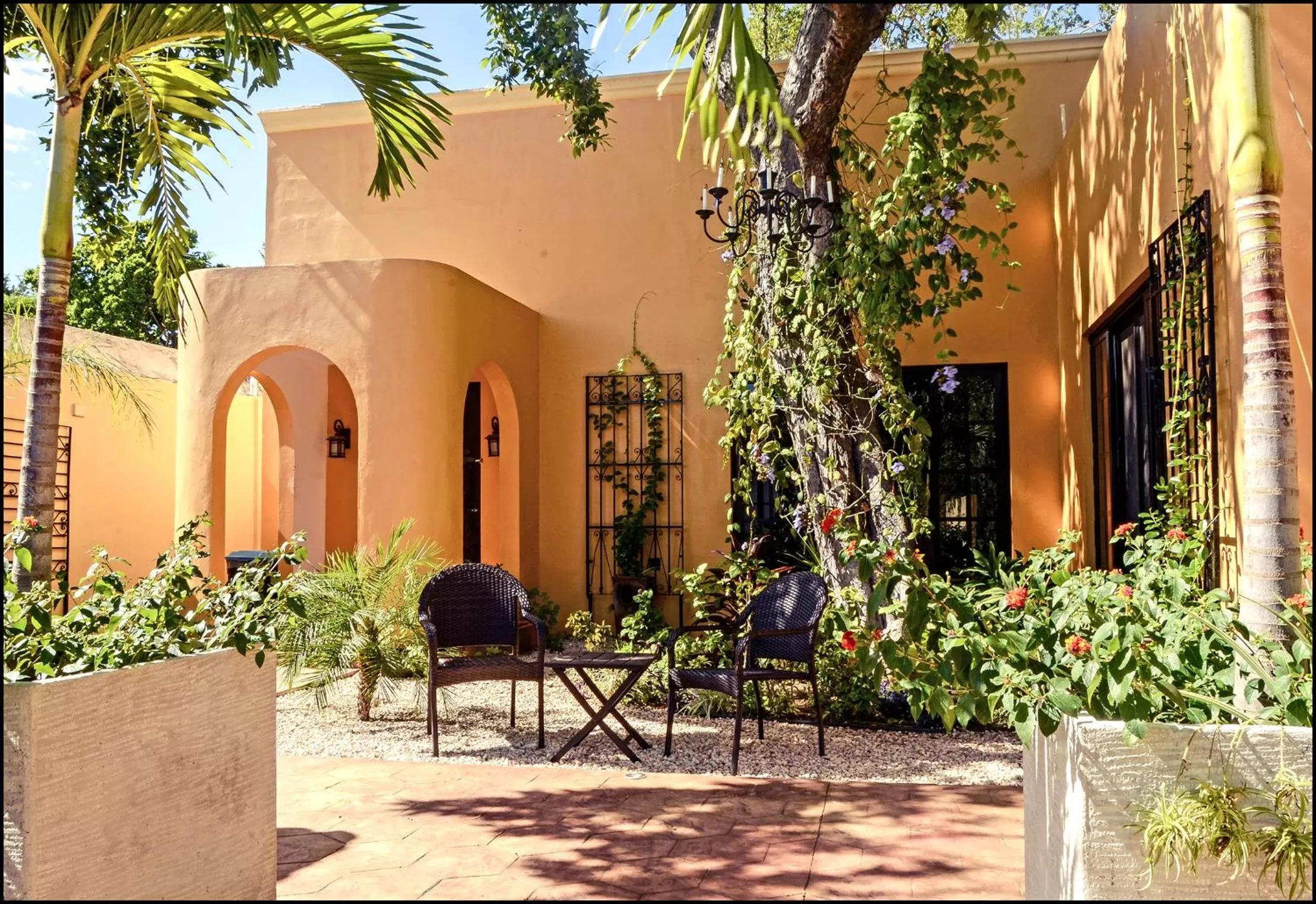 Ochenta Y Dos Bed & Breakfast & Spa