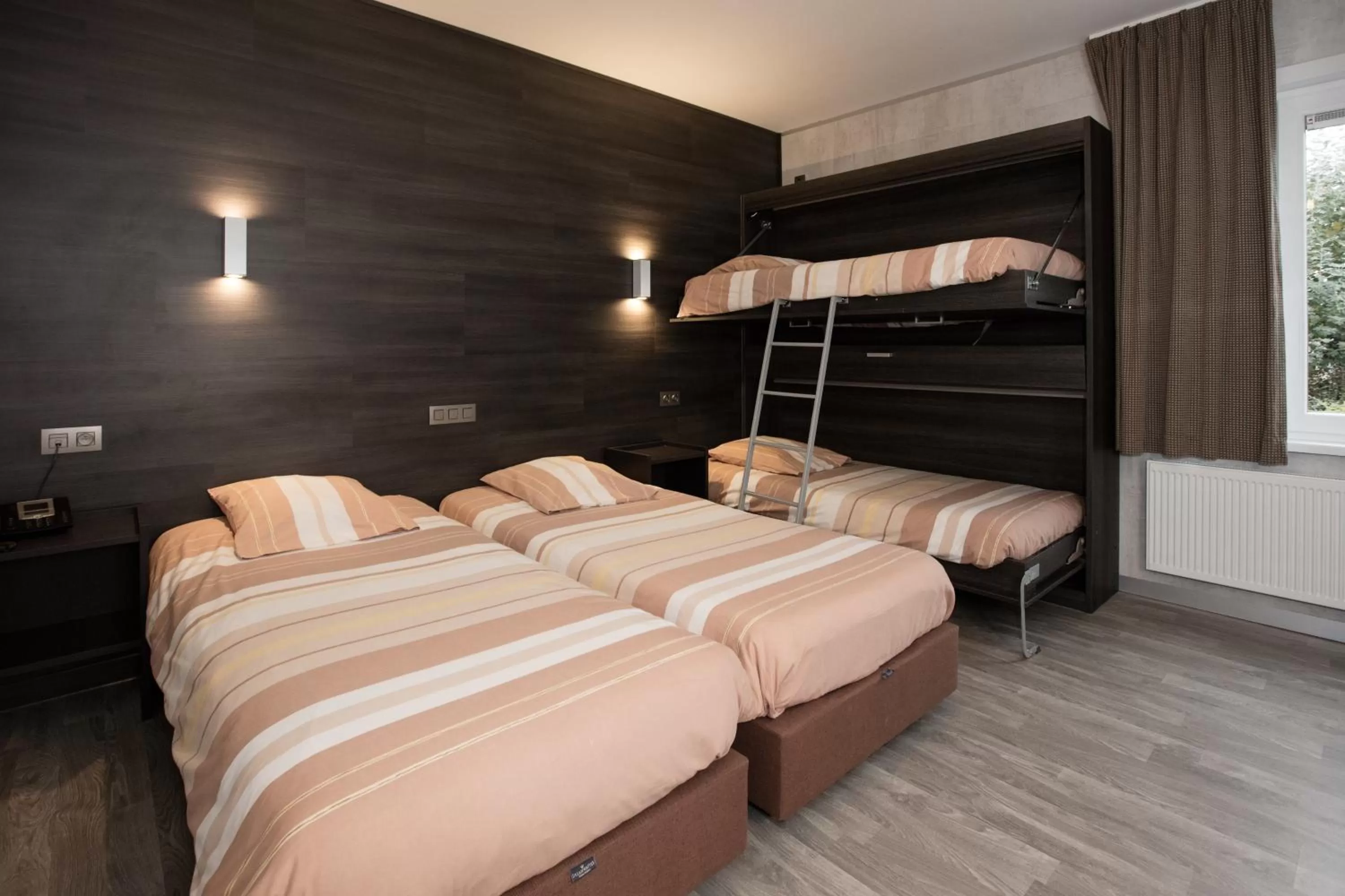 Photo of the whole room, Bed in Flanders Lodge Hotel