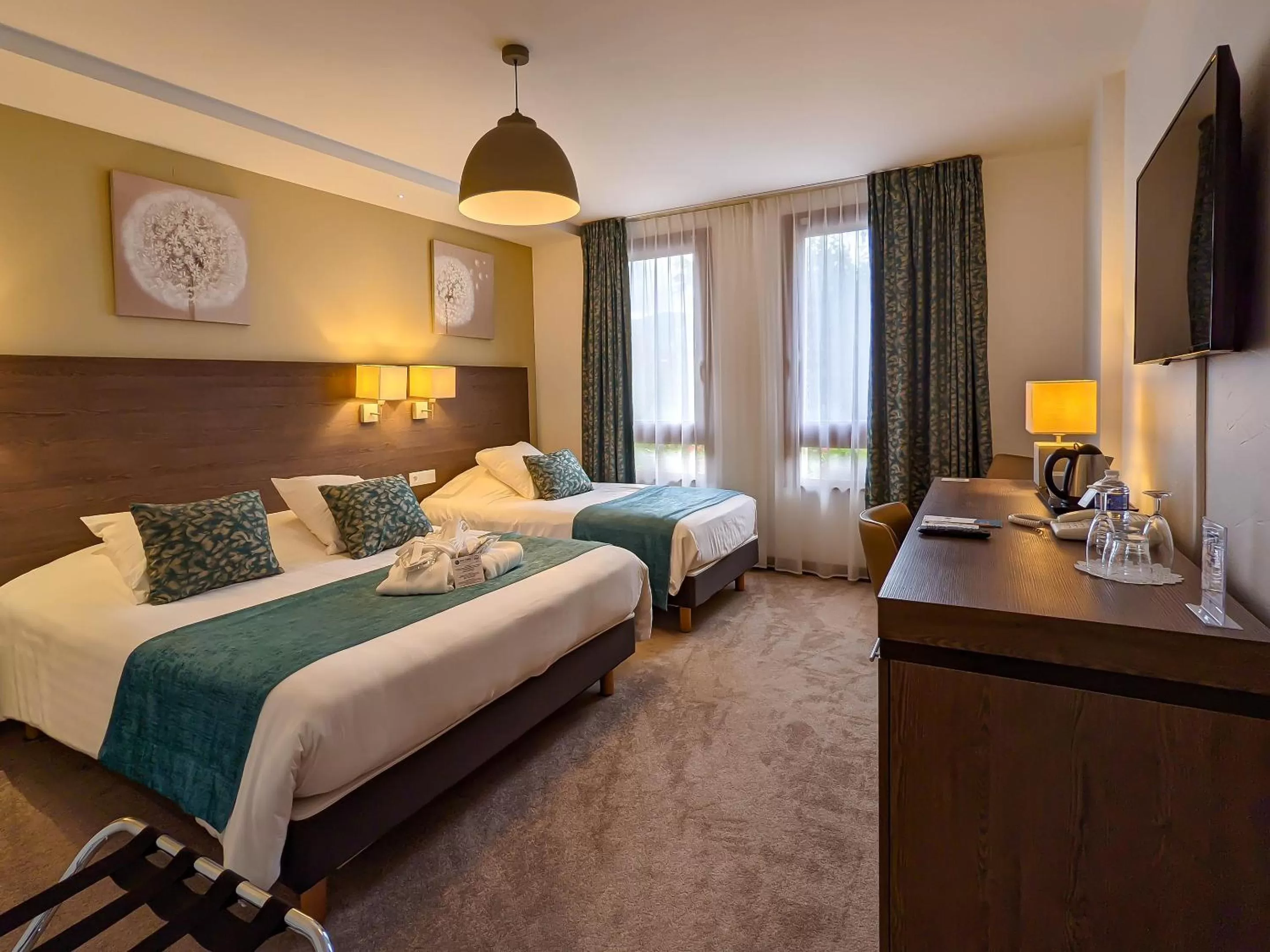 Photo of the whole room, Bed in Hotel Restaurant & Spa Verte Vallée