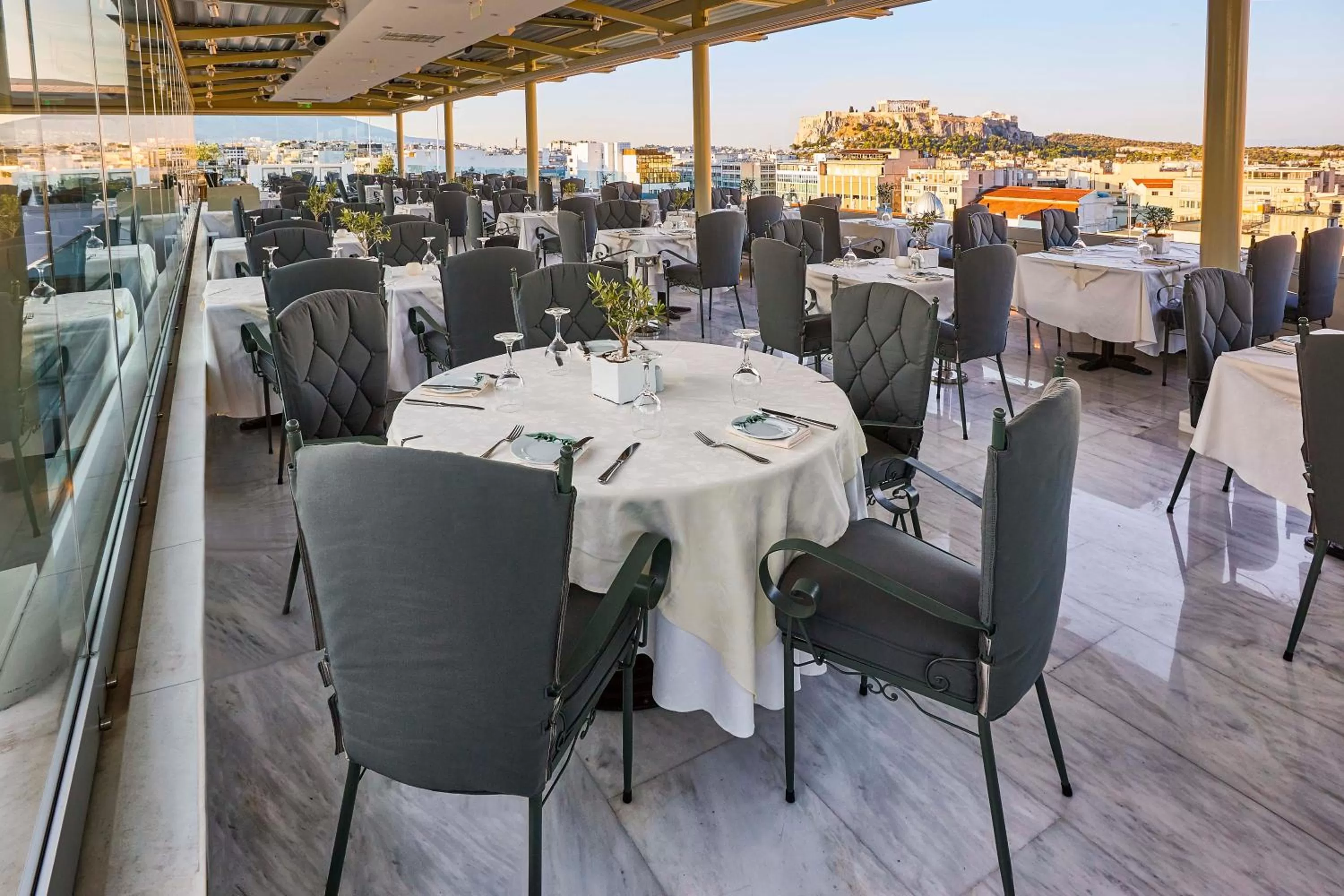 Restaurant/places to eat in Titania Hotel