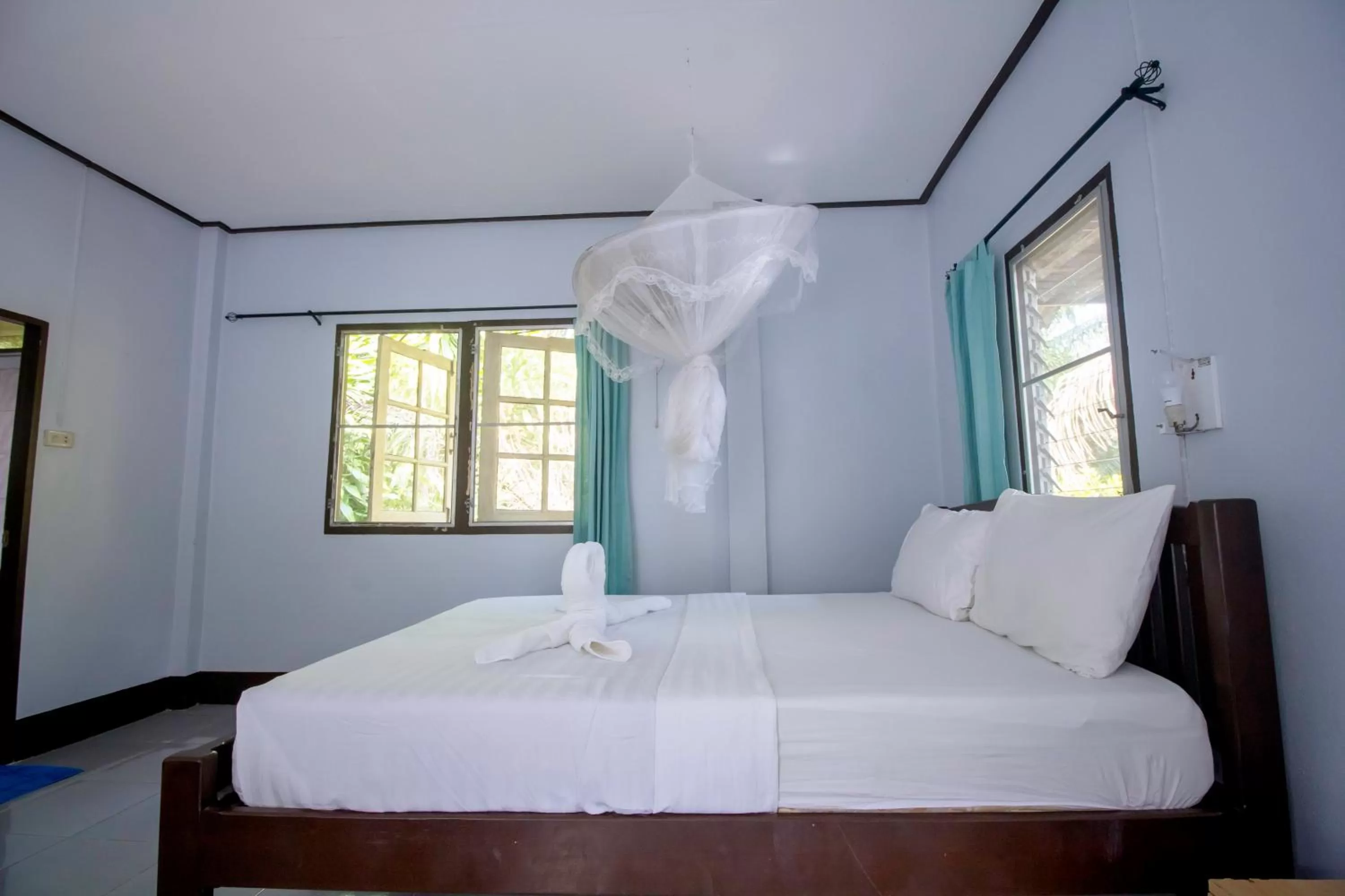 Bed in Khao Sok Palmview Resort