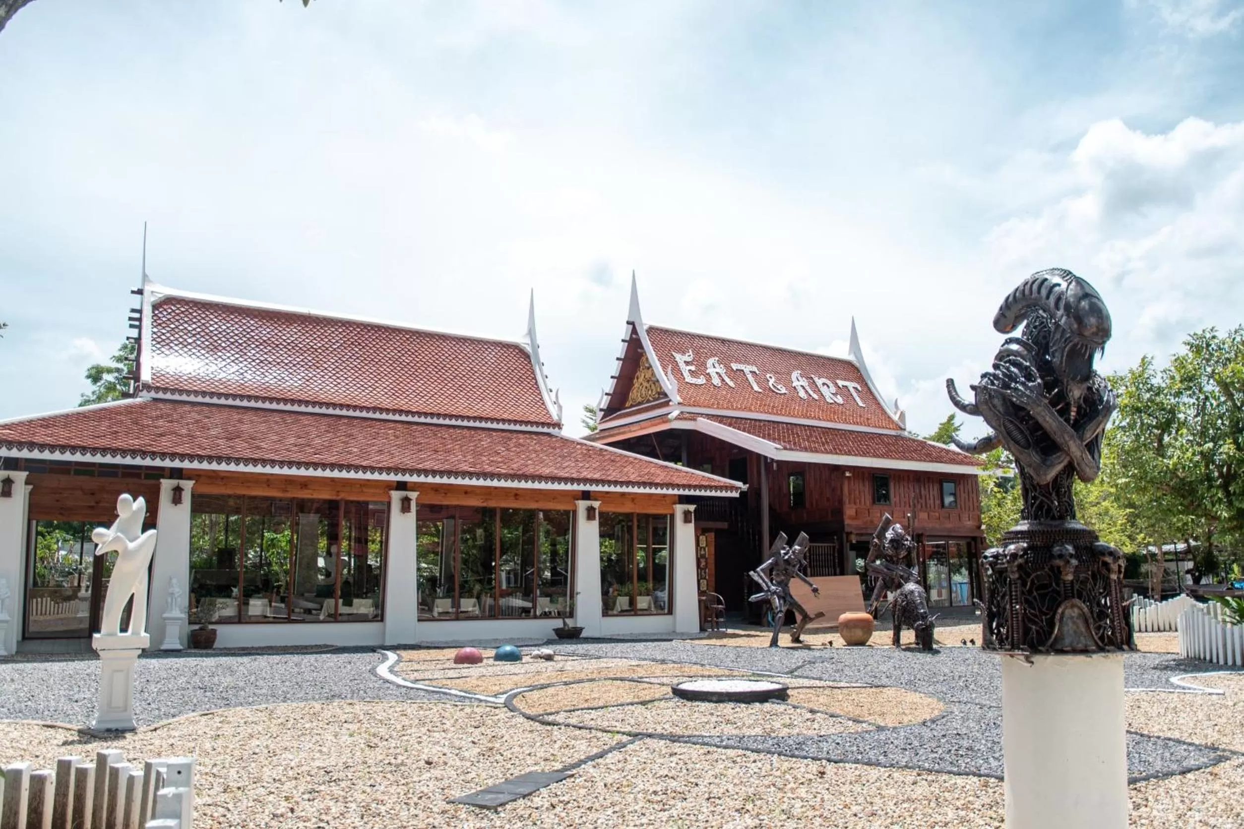 Restaurant/places to eat in Maikaew Damnoen Resort