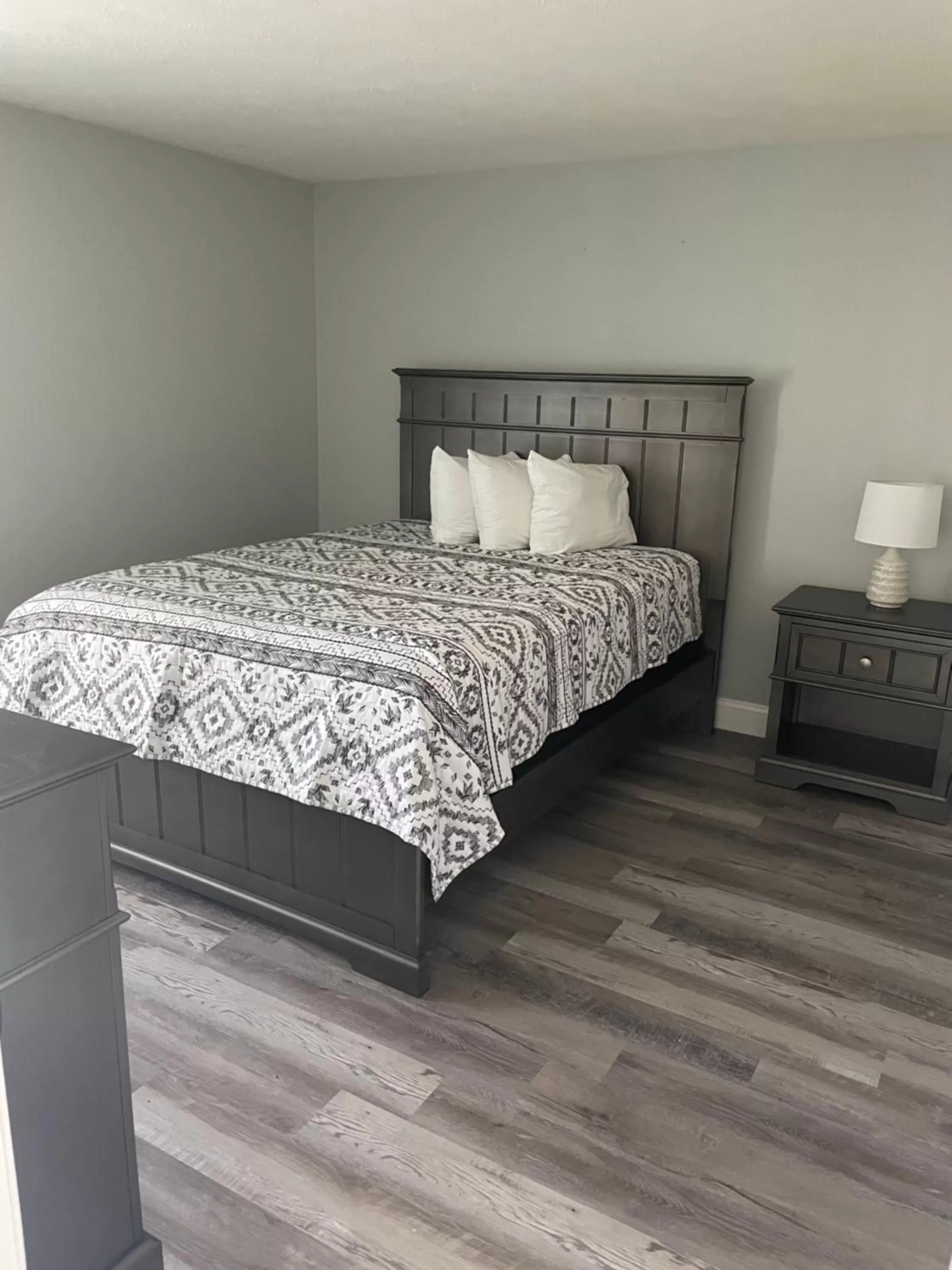 Bed in Seabreeze Motel