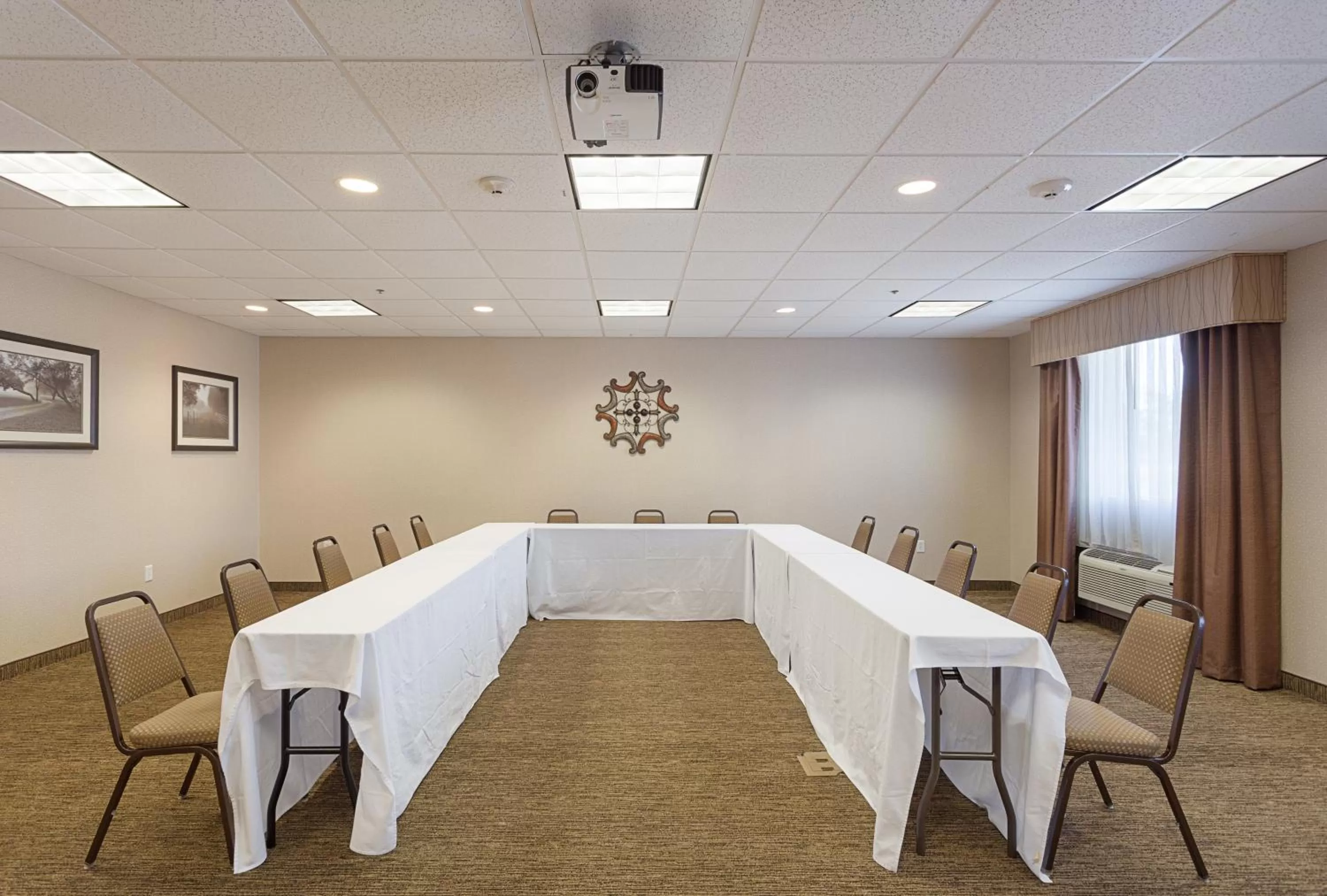 Meeting/conference room in Holiday Inn Express Hotel & Suites Byram by IHG