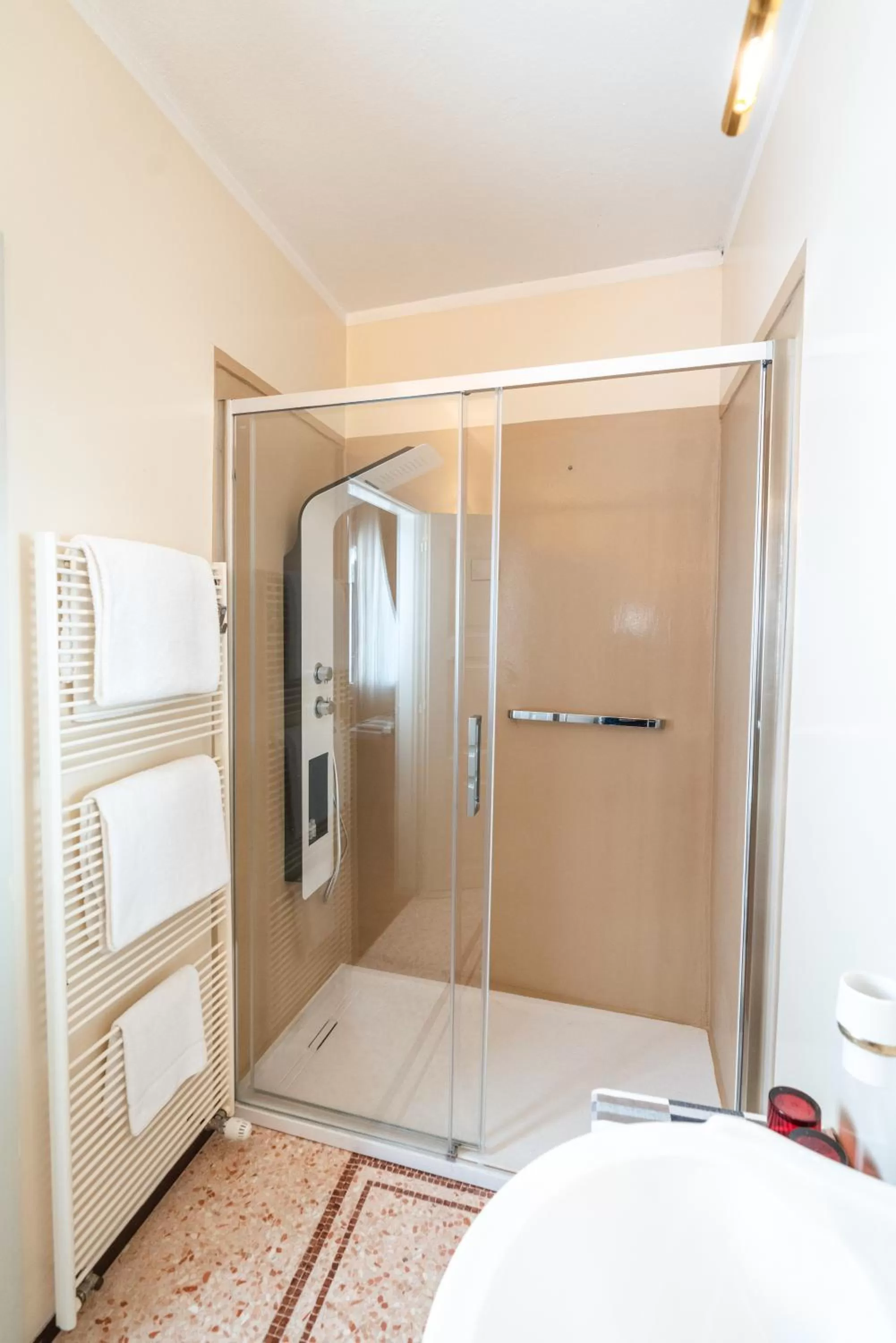 Shower, Bed in Villa Noctis