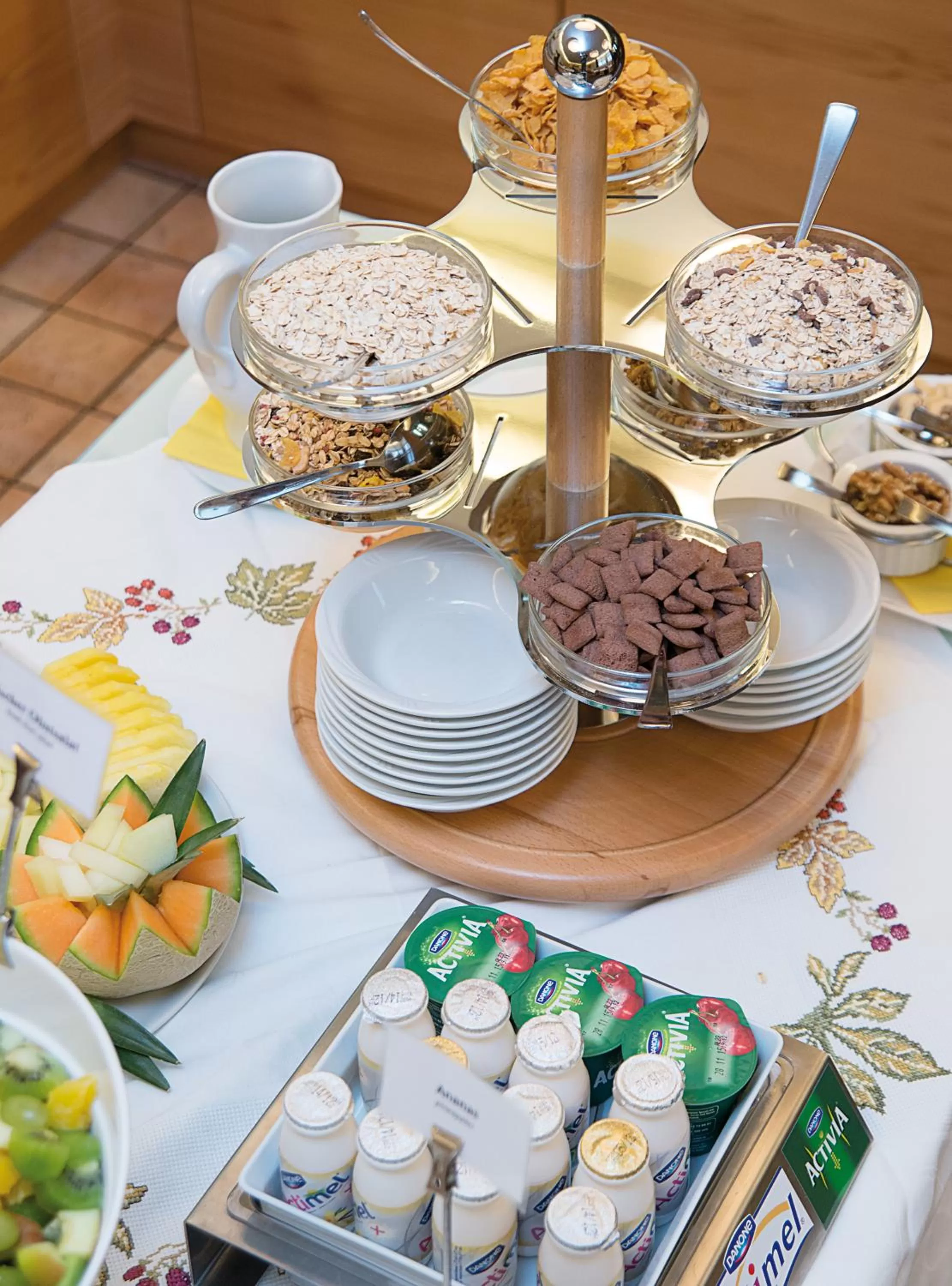 Buffet breakfast in Comfort Garni Stadtzentrum Hotel