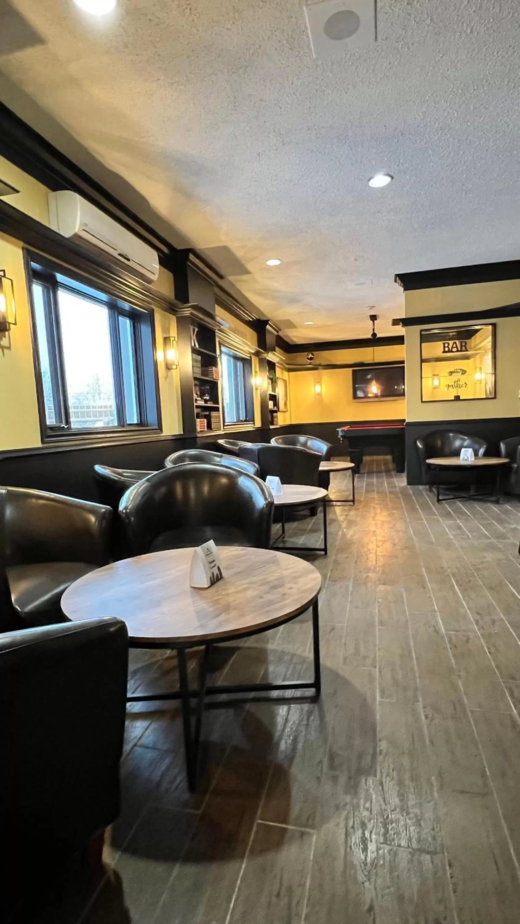 Lounge or bar in Super 8 by Wyndham Kirkland Lake