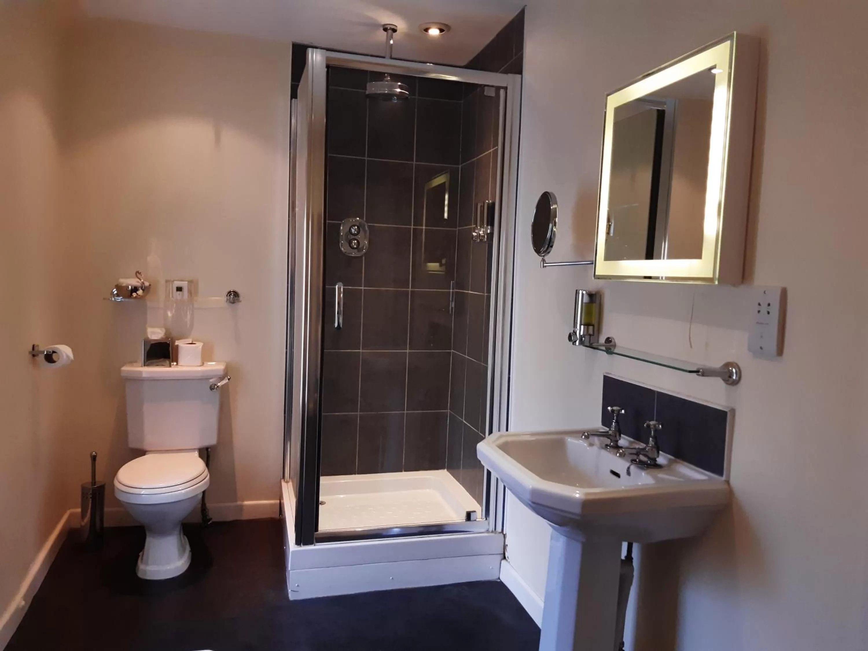 Bathroom in The Swan Hotel, Wells, Somerset - The Coaching Inn Group