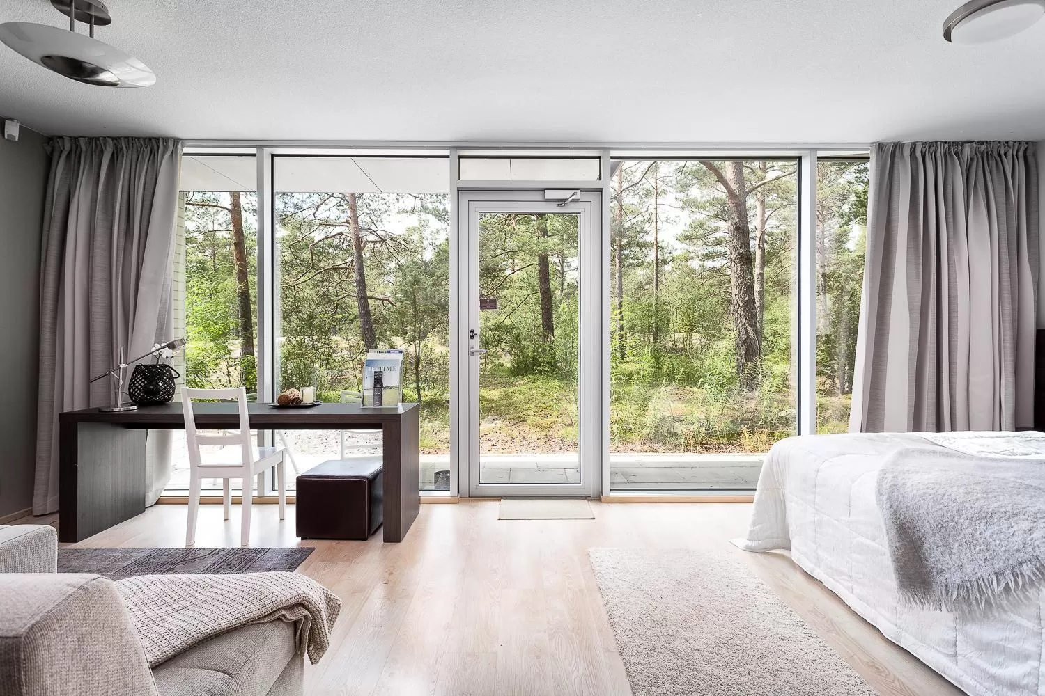 Seating area, Bed in Kultaranta Resort