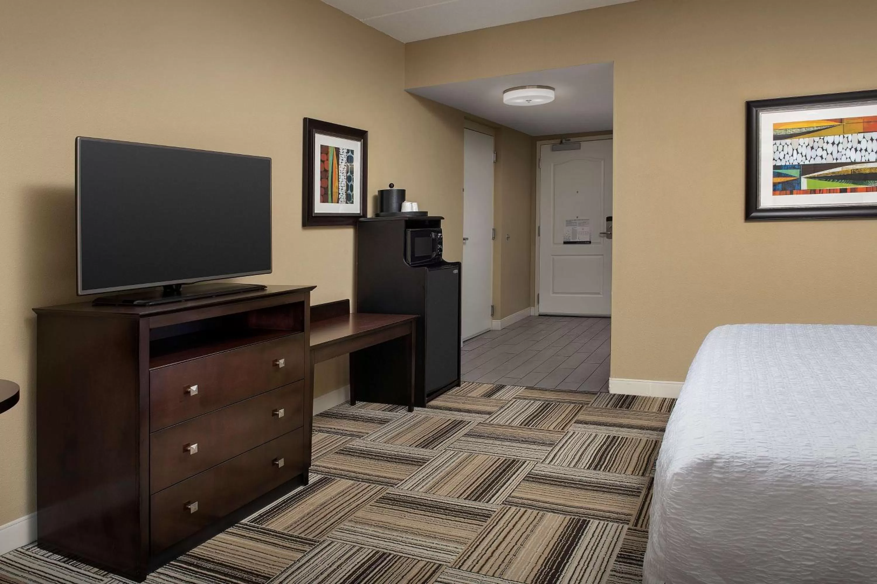 Photo of the whole room, Bed in Hampton Inn Knoxville-East