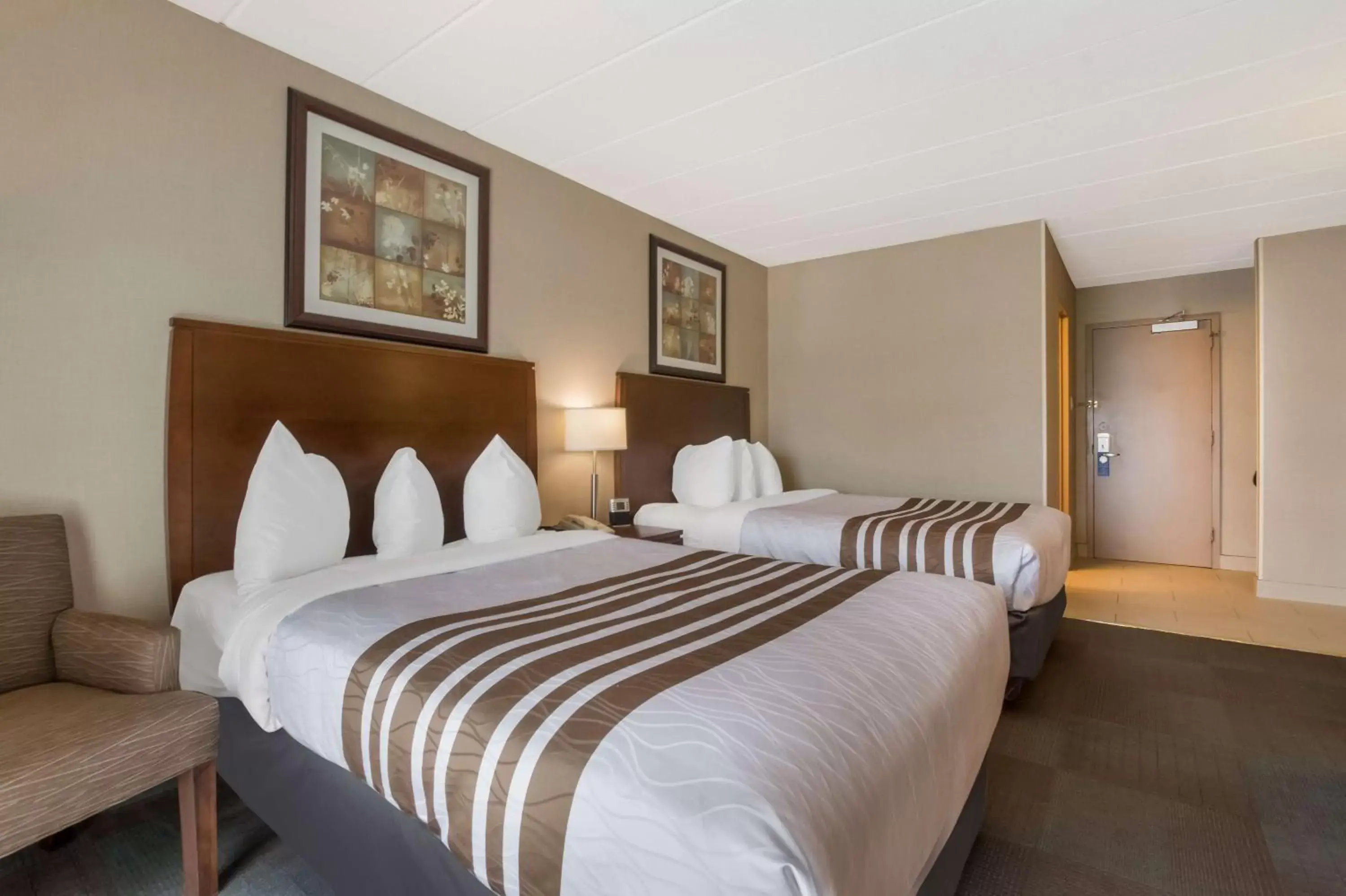 Room with Two Queen Beds and Roll-In Shower - Disability Access in Best Western Brantford Hotel and Conference Centre Room with Two Queen Beds and Roll-In Shower - Disability Access in Best Western Brantford Hotel and Conference Centre